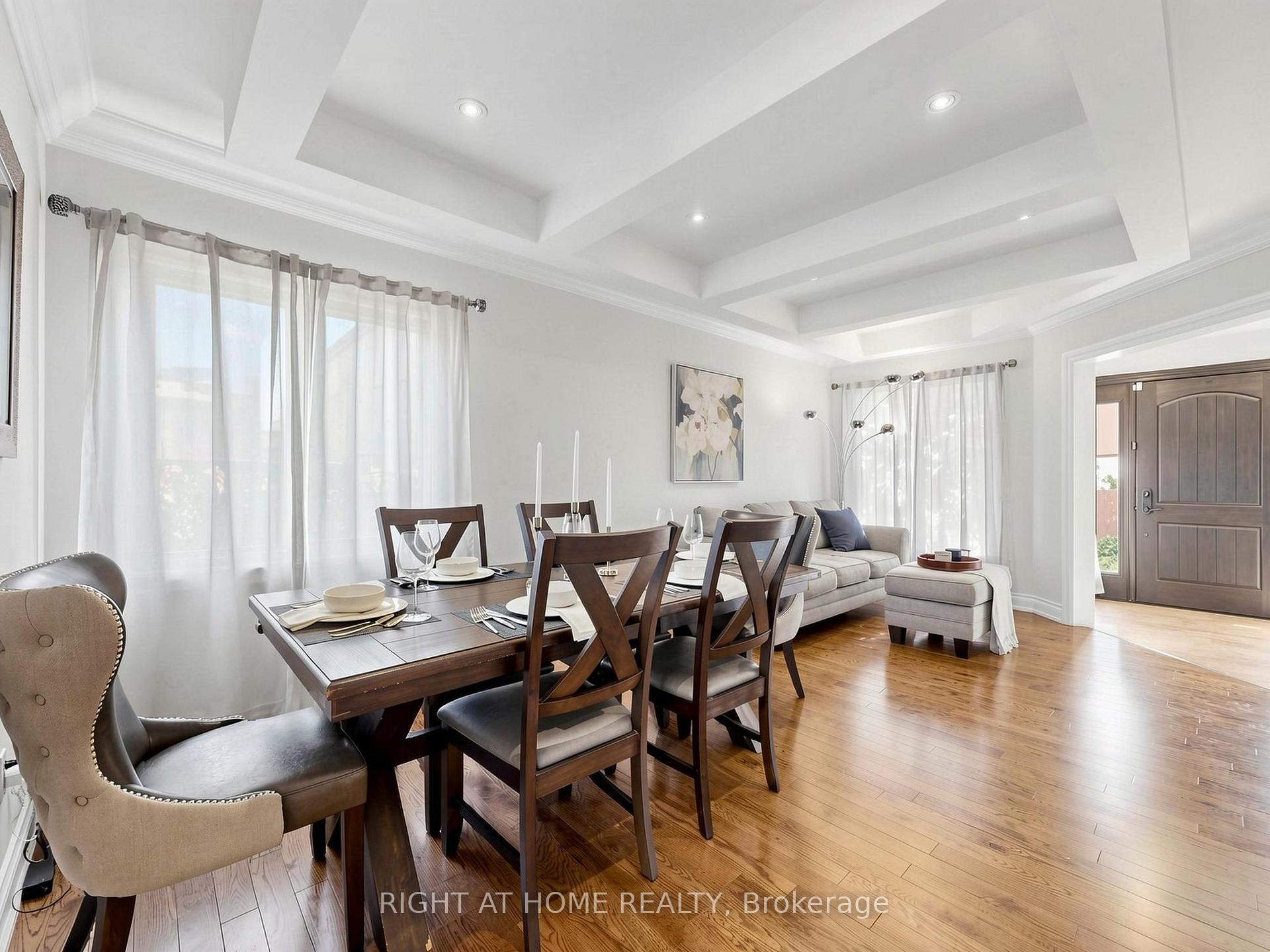 Photo 17 of 44 Robertson Close, Vaughan, Maple — HOMEH
