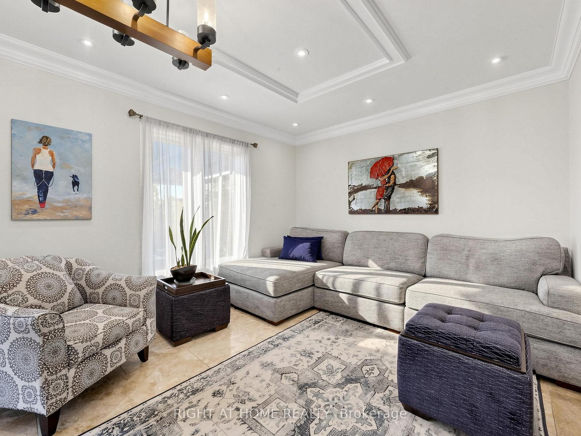 Photo 19 of 44 Robertson Close, Vaughan, Maple — HOMEH