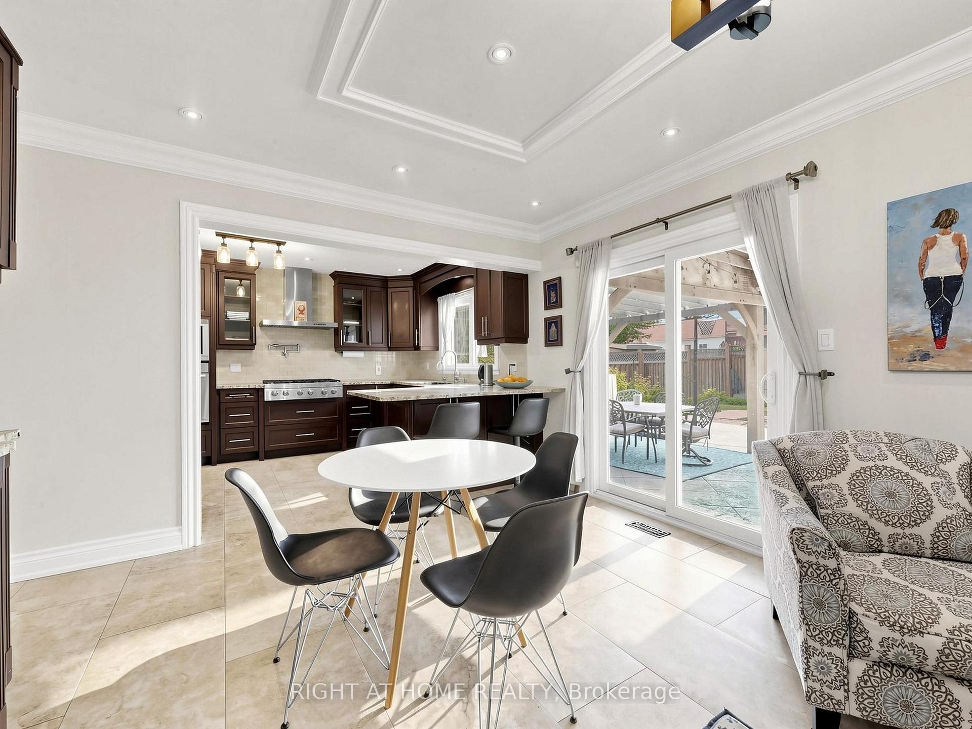 Photo 21 of 44 Robertson Close, Vaughan, Maple — HOMEH