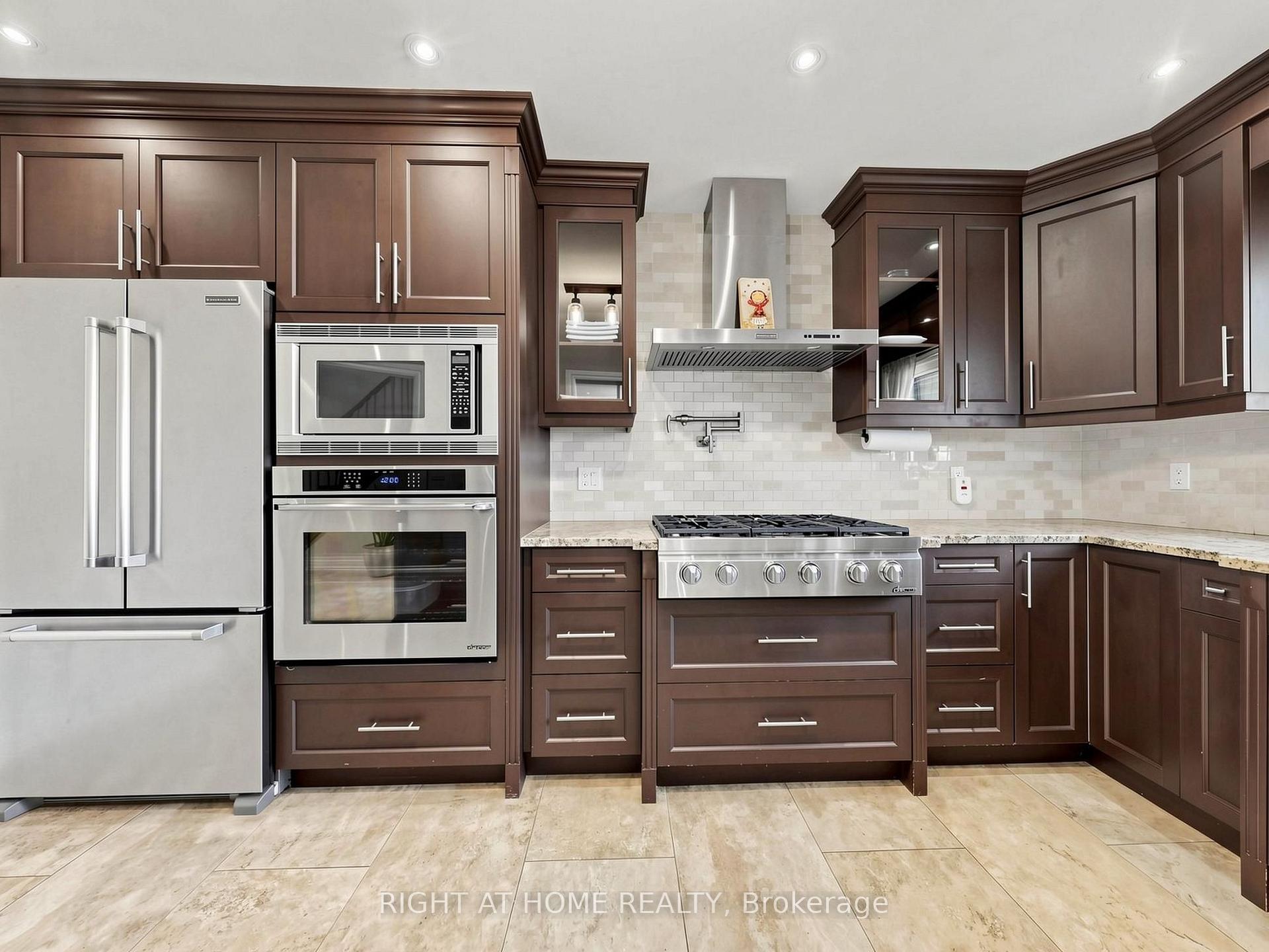 Photo 27 of 44 Robertson Close, Vaughan, Maple — HOMEH