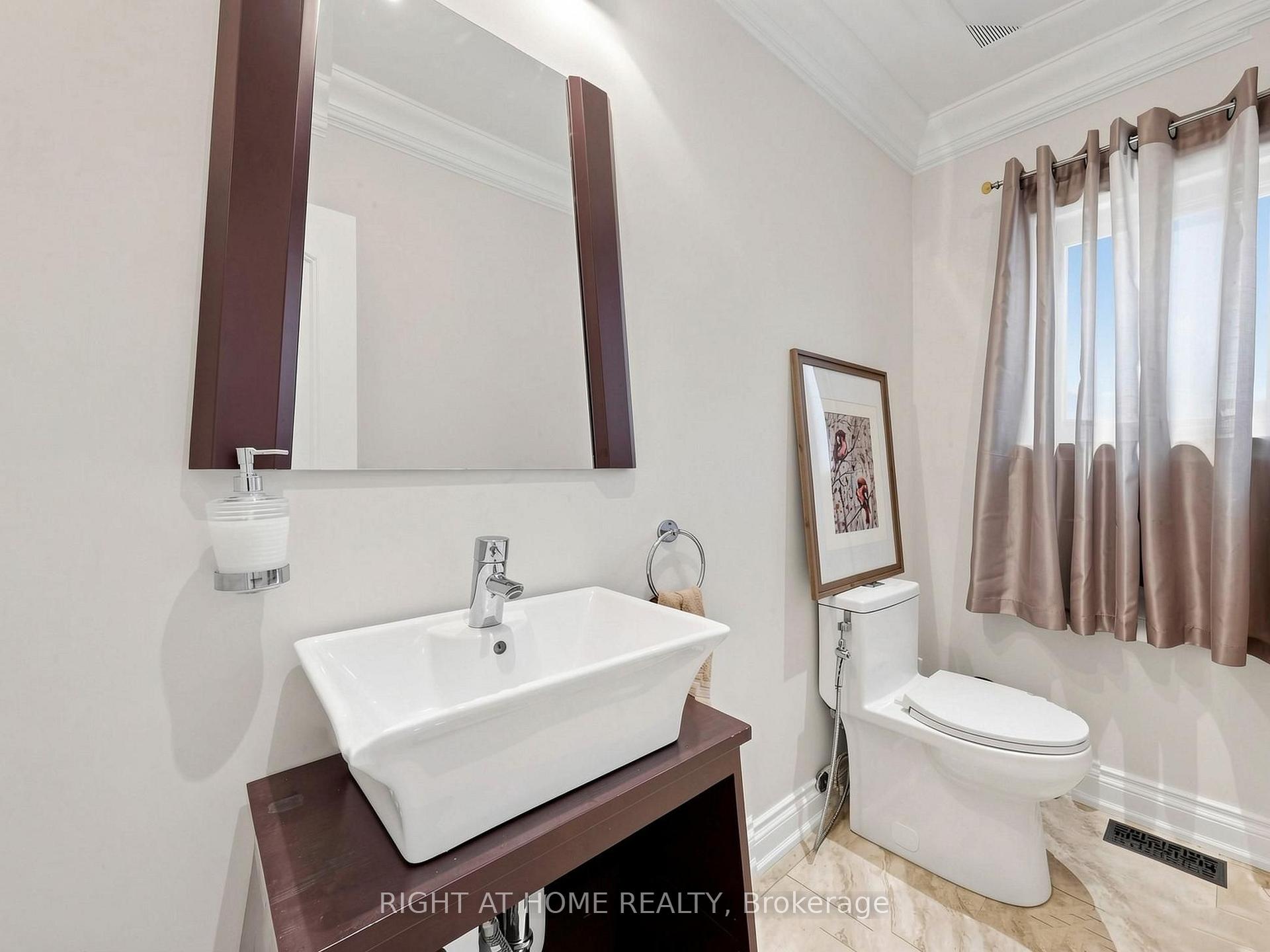 Photo 35 of 44 Robertson Close, Vaughan, Maple — HOMEH