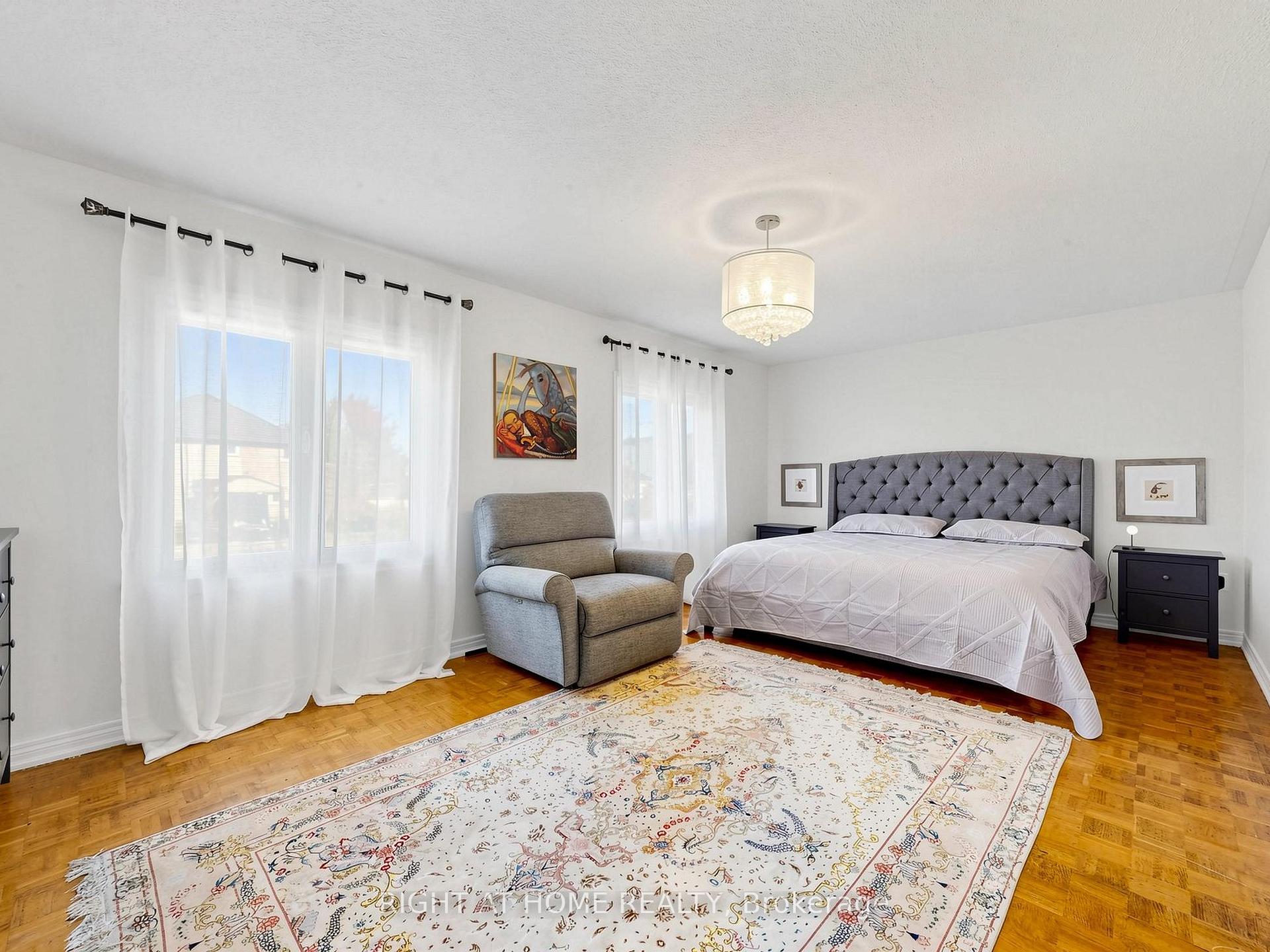 Photo 41 of 44 Robertson Close, Vaughan, Maple — HOMEH