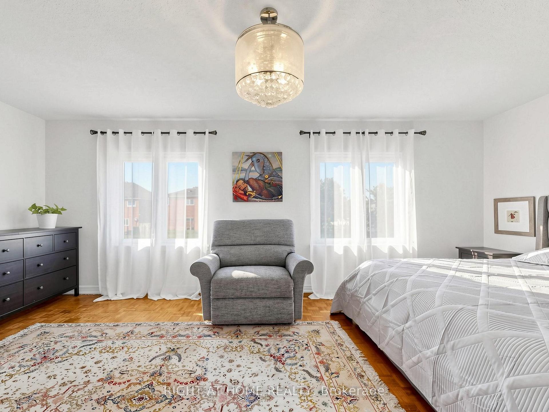 Photo 43 of 44 Robertson Close, Vaughan, Maple — HOMEH
