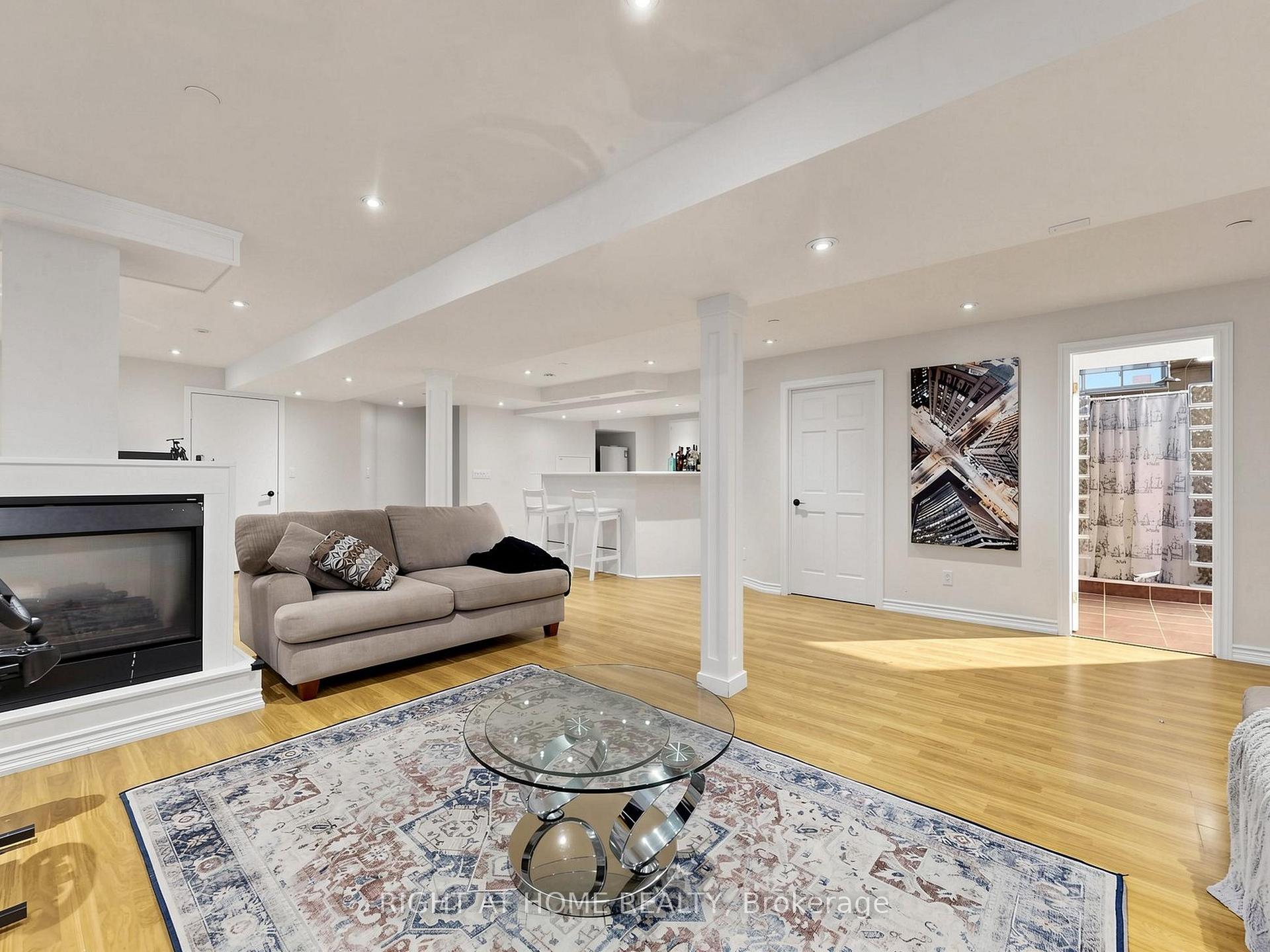 Photo 57 of 44 Robertson Close, Vaughan, Maple — HOMEH