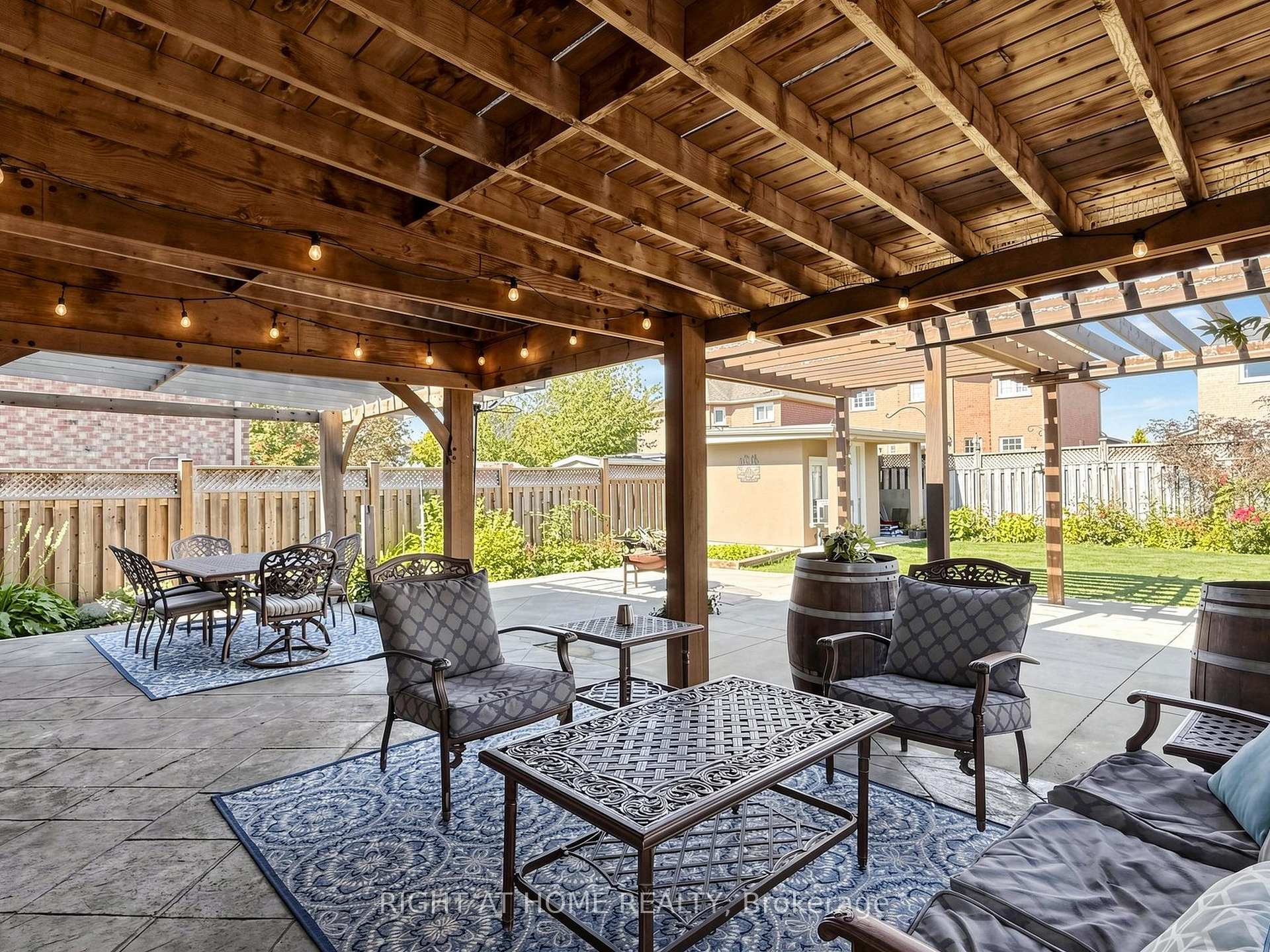 Photo 61 of 44 Robertson Close, Vaughan, Maple — HOMEH