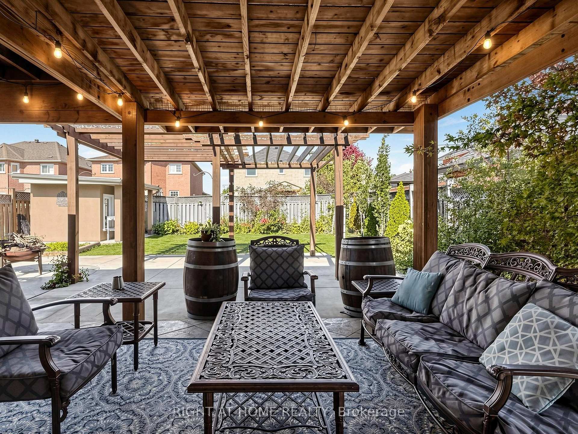 Photo 63 of 44 Robertson Close, Vaughan, Maple — HOMEH