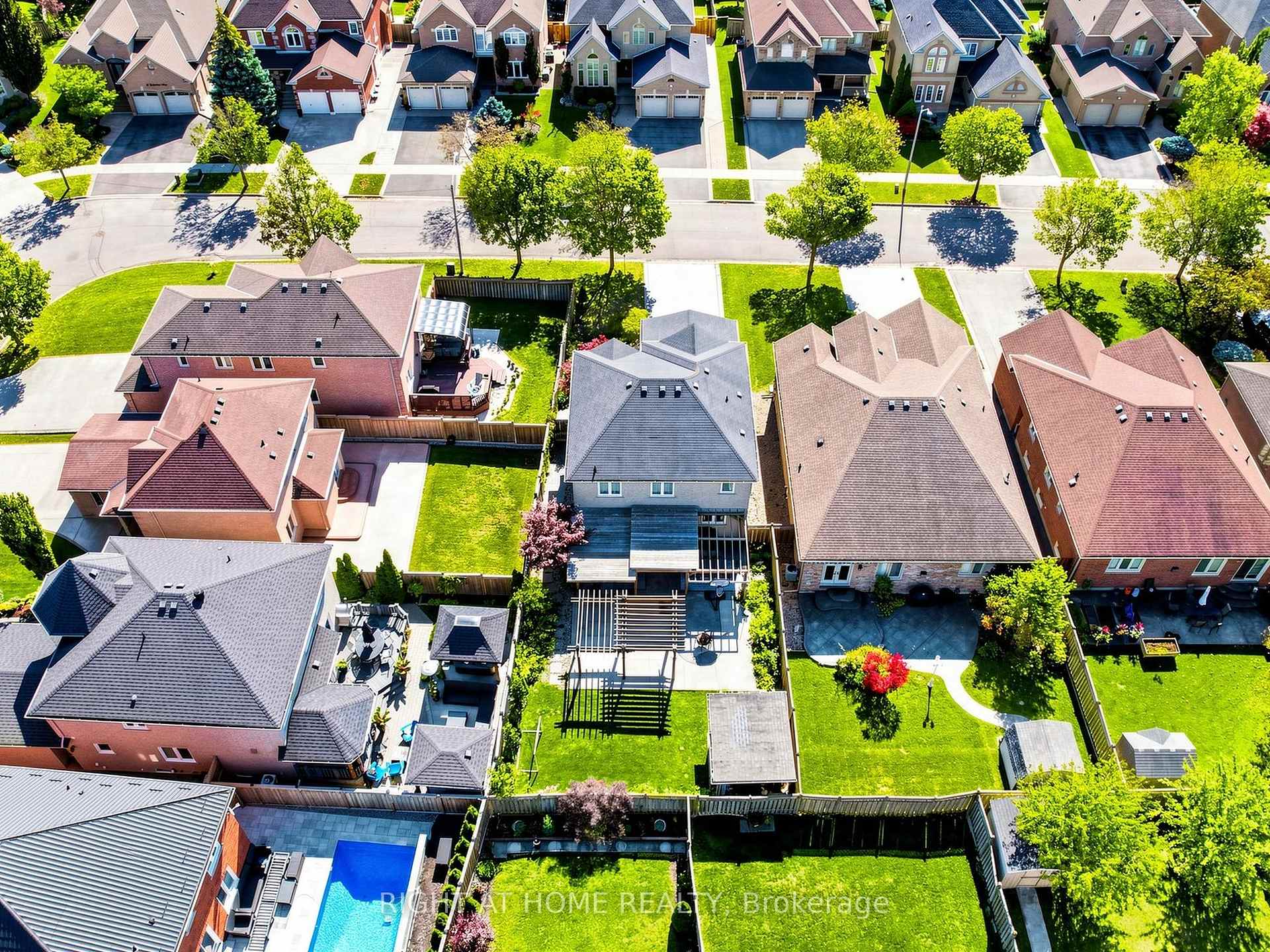 Photo 73 of 44 Robertson Close, Vaughan, Maple — HOMEH