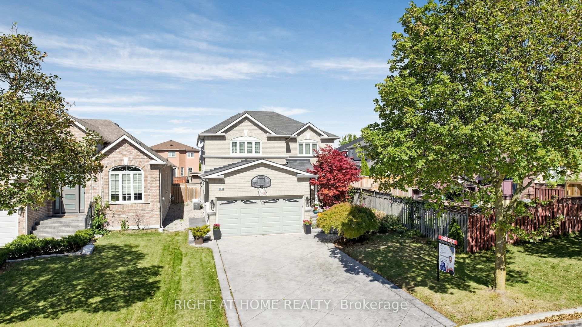 Photo 6 of 44 Robertson Close, Vaughan, Maple — HOMEH