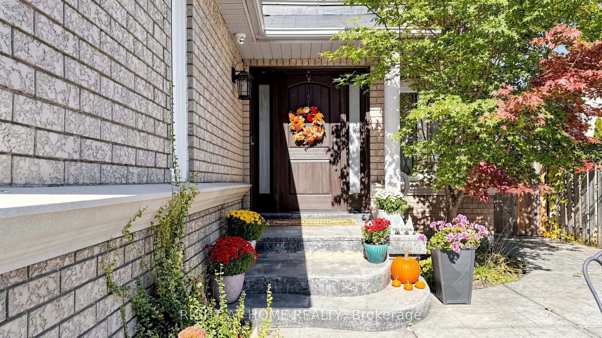 Photo 10 of 44 Robertson Close, Vaughan, Maple — HOMEH