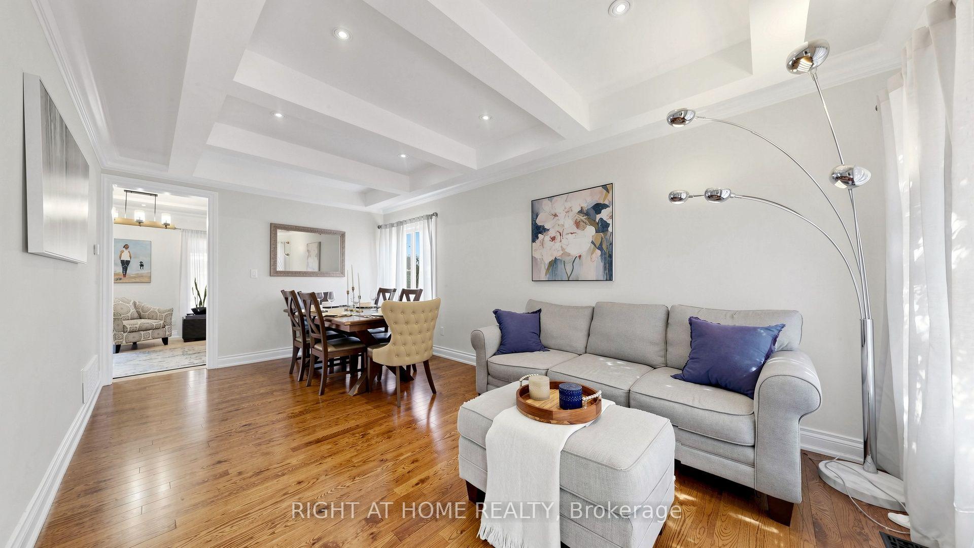 Photo 14 of 44 Robertson Close, Vaughan, Maple — HOMEH