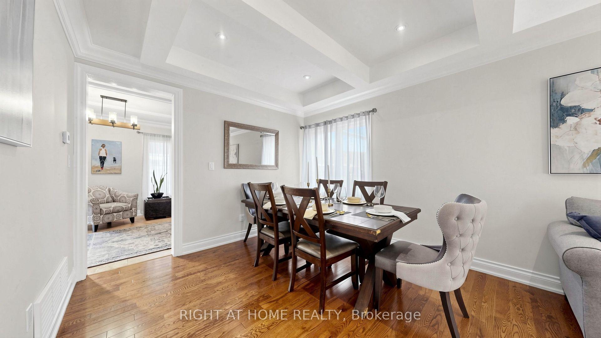 Photo 18 of 44 Robertson Close, Vaughan, Maple — HOMEH