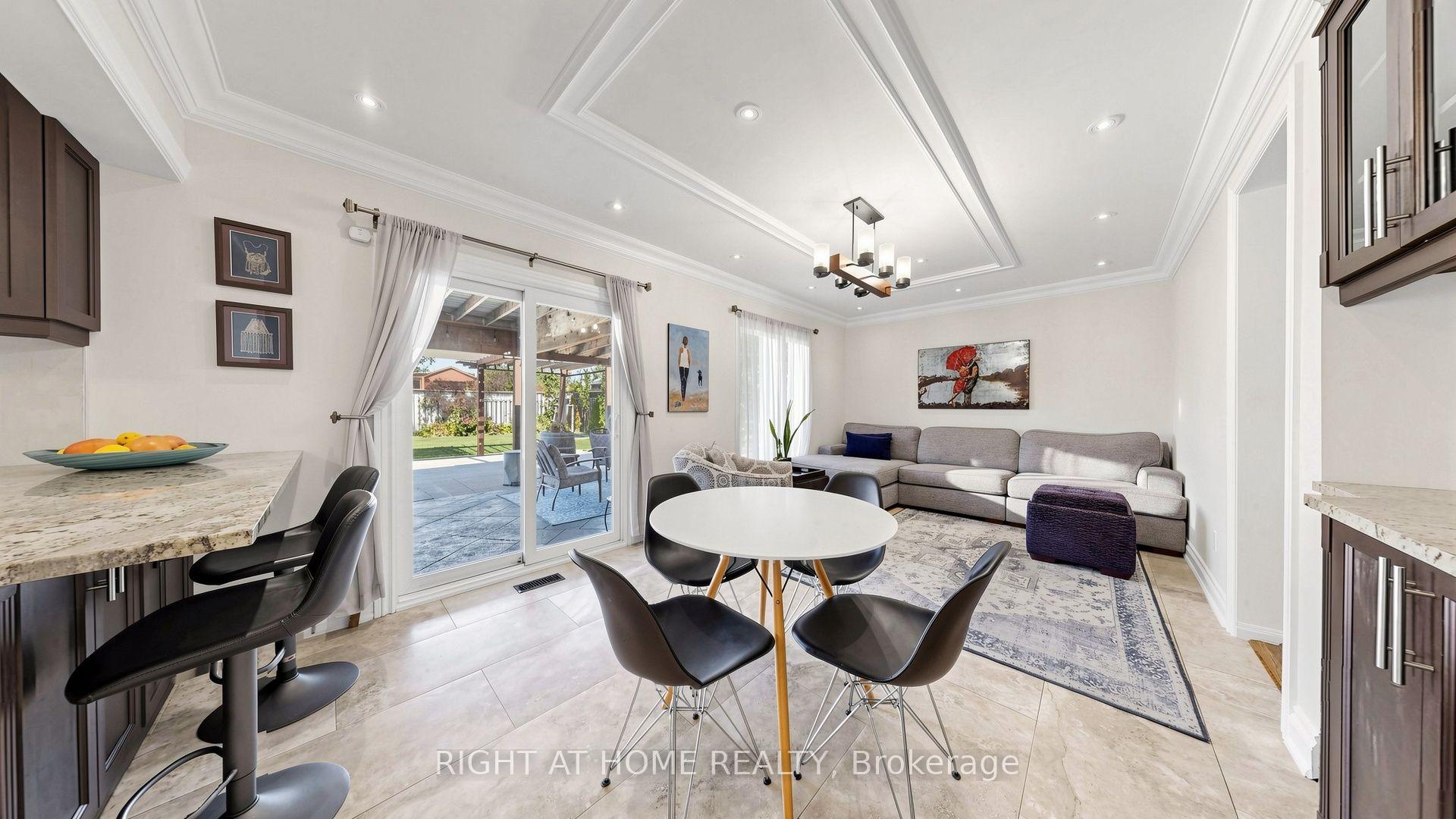 Photo 26 of 44 Robertson Close, Vaughan, Maple — HOMEH