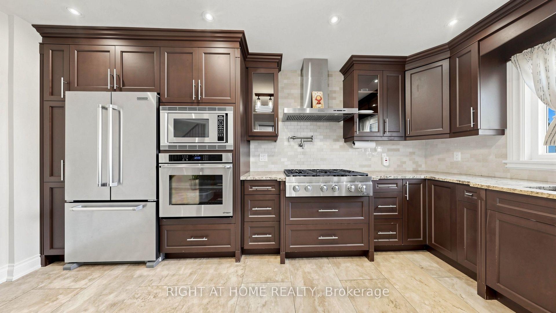 Photo 30 of 44 Robertson Close, Vaughan, Maple — HOMEH