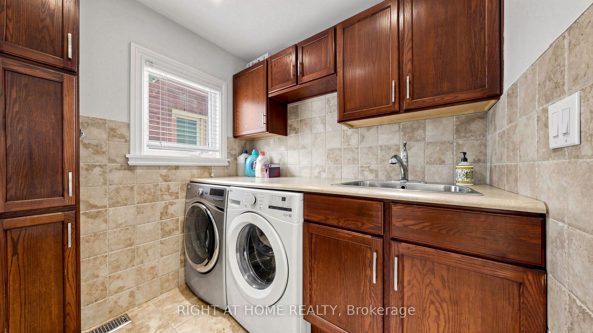 Photo 40 of 44 Robertson Close, Vaughan, Maple — HOMEH
