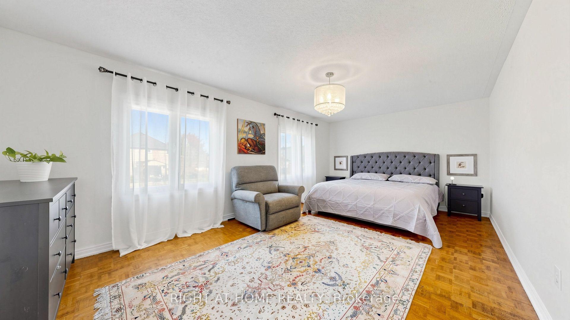 Photo 44 of 44 Robertson Close, Vaughan, Maple — HOMEH