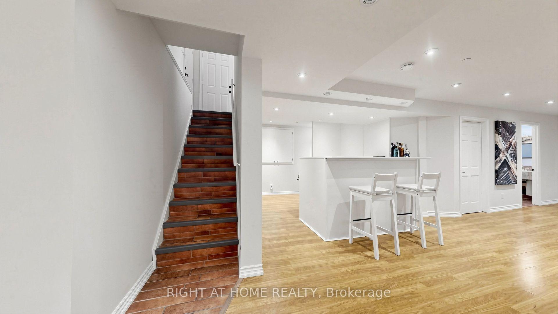 Photo 58 of 44 Robertson Close, Vaughan, Maple — HOMEH