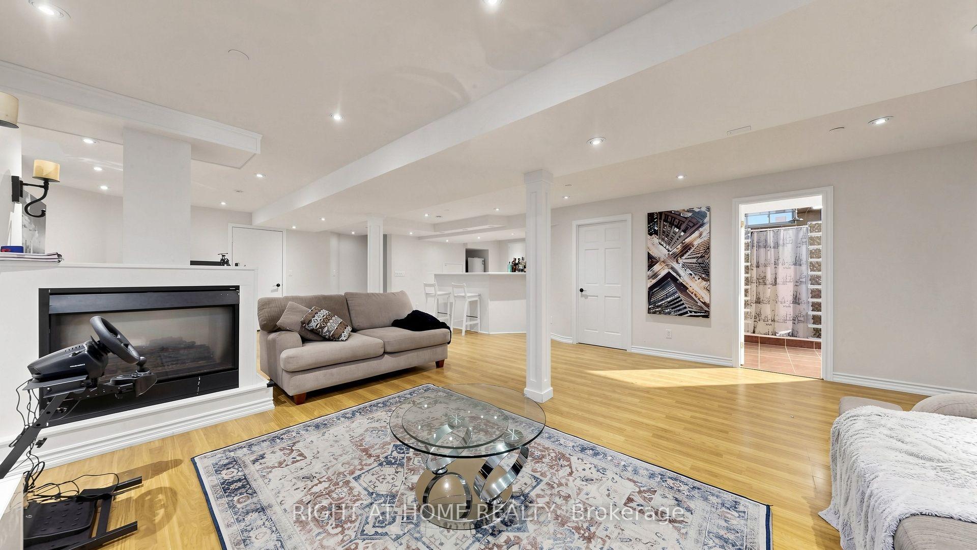 Photo 66 of 44 Robertson Close, Vaughan, Maple — HOMEH