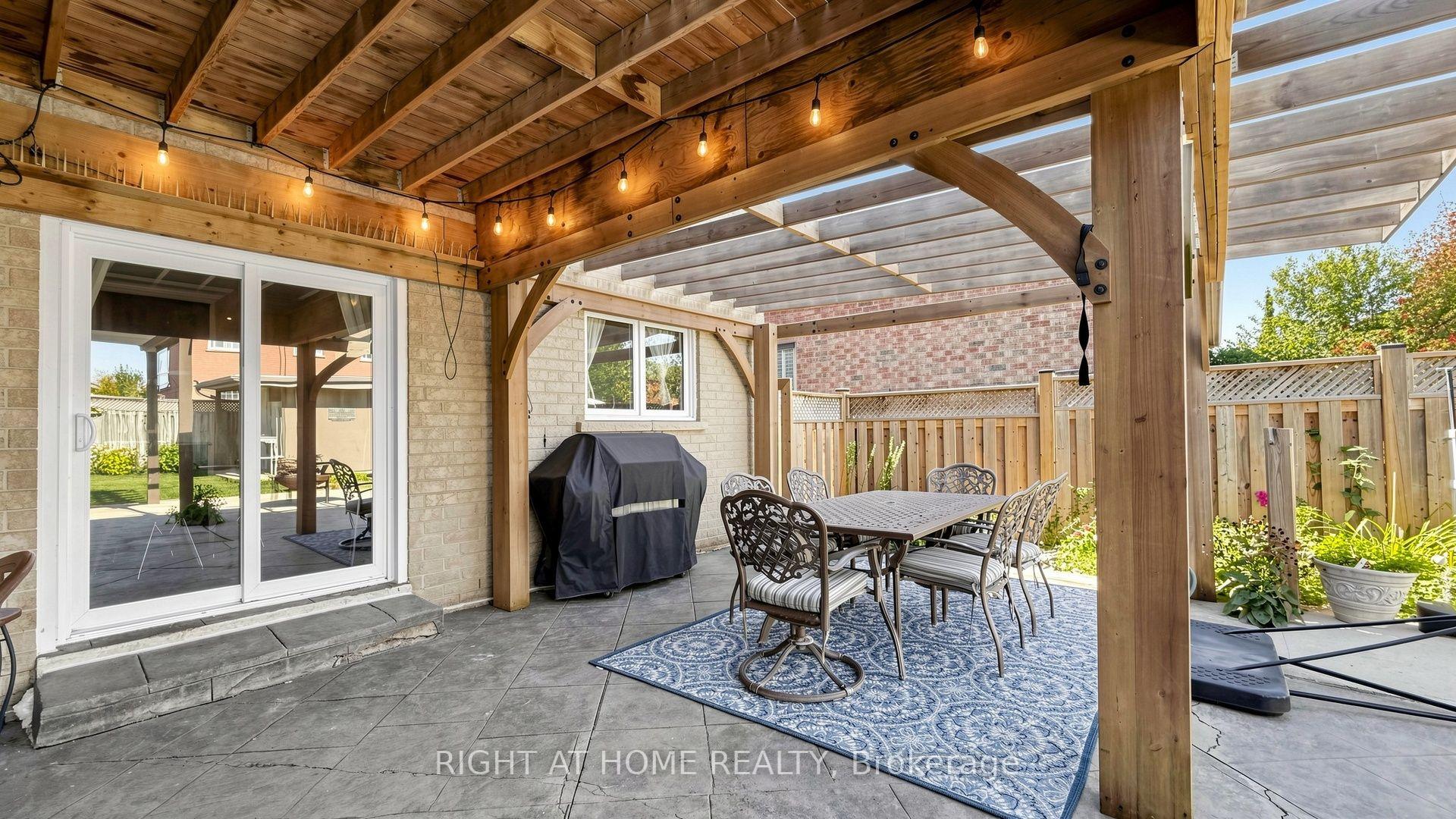 Photo 70 of 44 Robertson Close, Vaughan, Maple — HOMEH