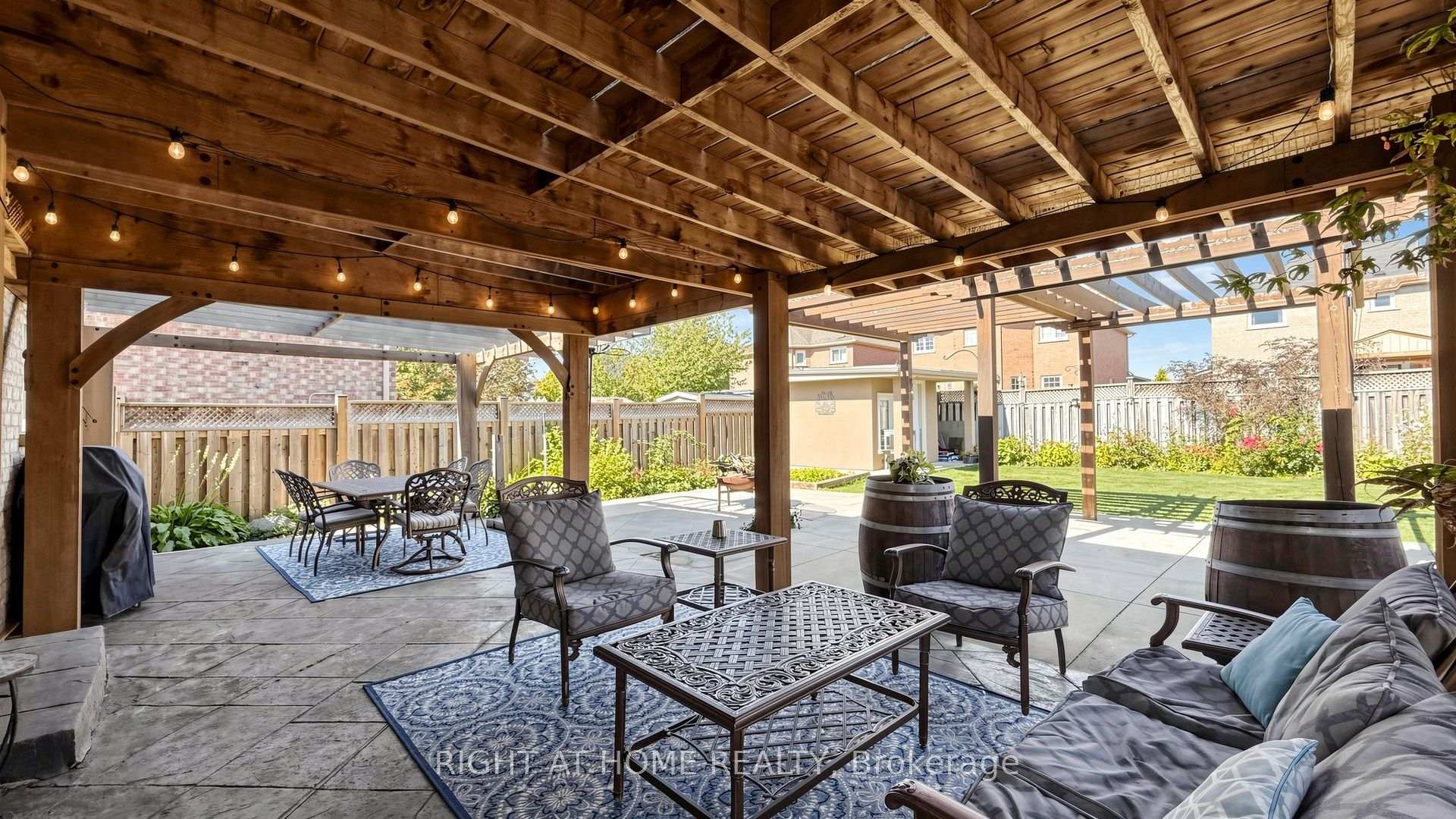 Photo 72 of 44 Robertson Close, Vaughan, Maple — HOMEH