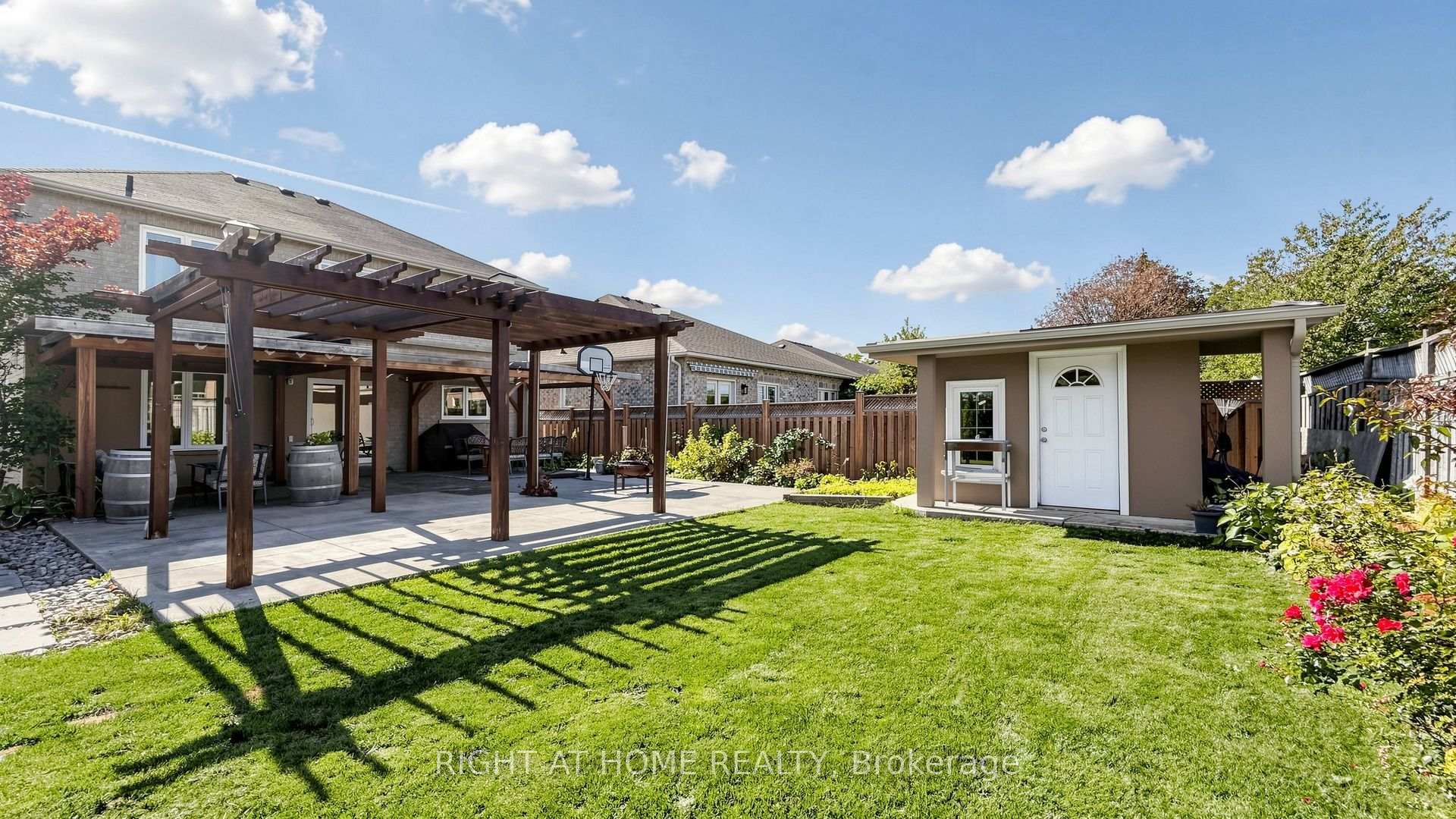 Photo 80 of 44 Robertson Close, Vaughan, Maple — HOMEH