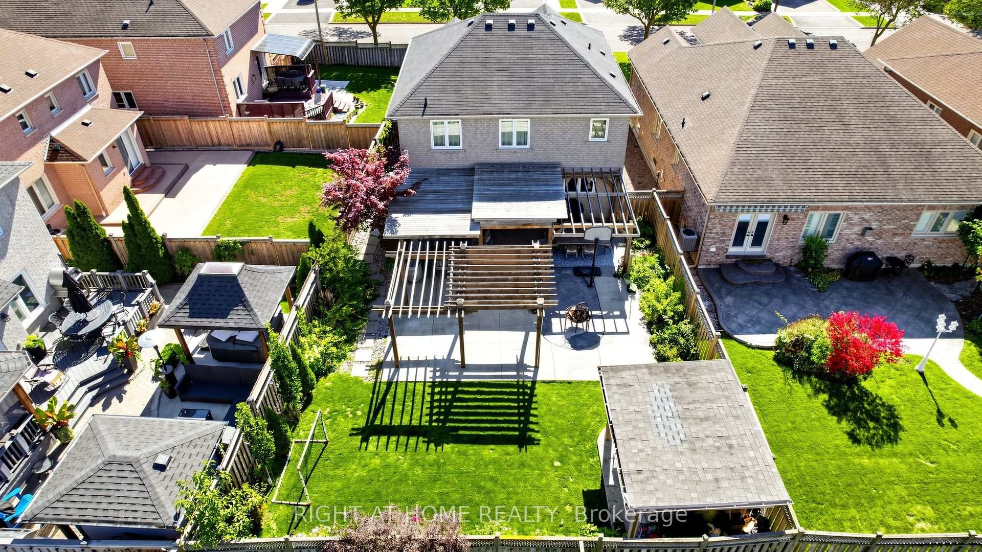 Photo 81 of 44 Robertson Close, Vaughan, Maple — HOMEH
