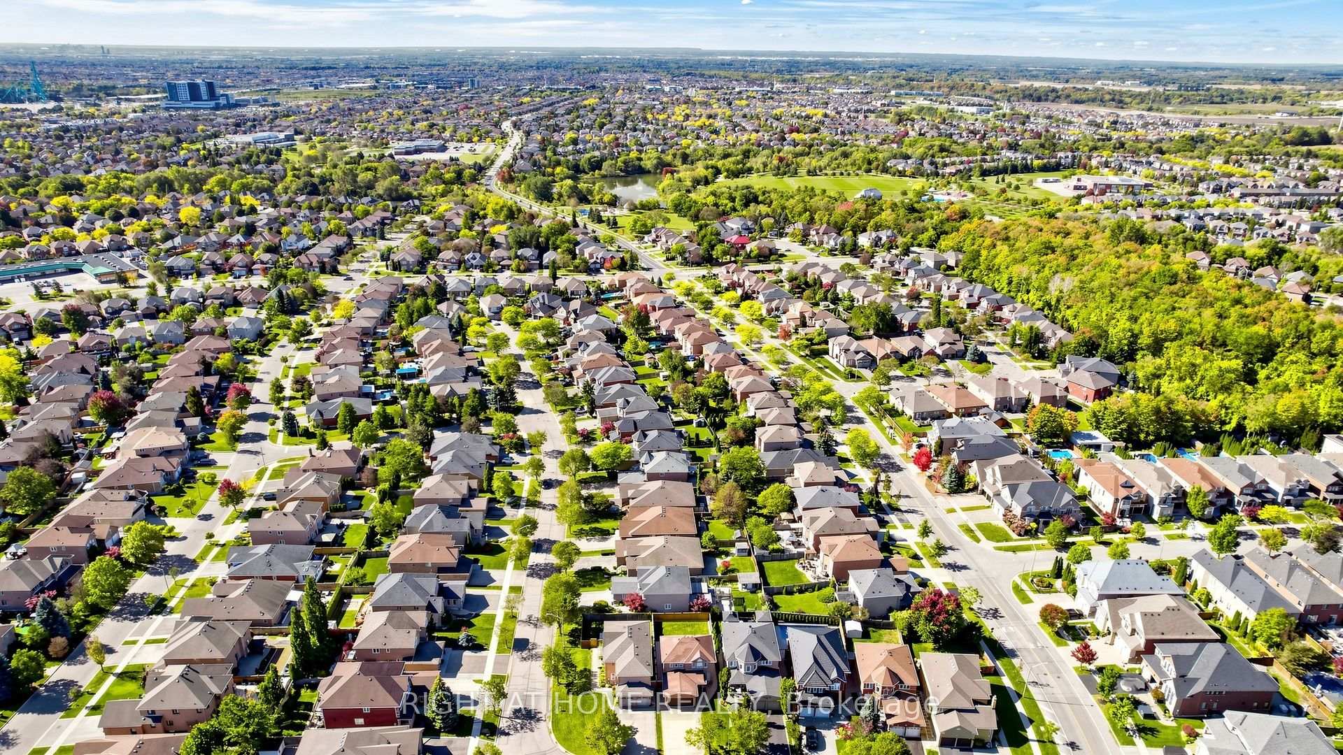 Photo 86 of 44 Robertson Close, Vaughan, Maple — HOMEH