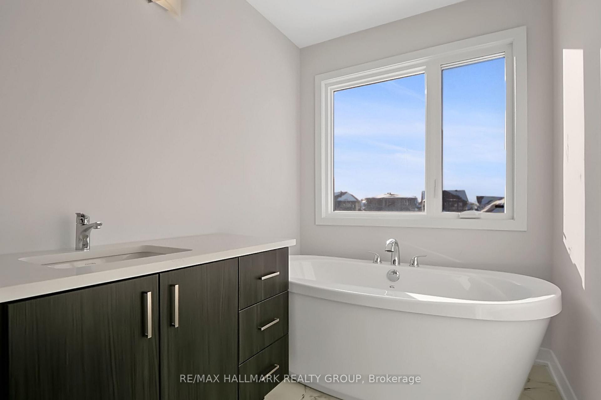 Photo 13 of 1949 Hawker Private, Ottawa, Huntley Ward (South East) — HOMEH