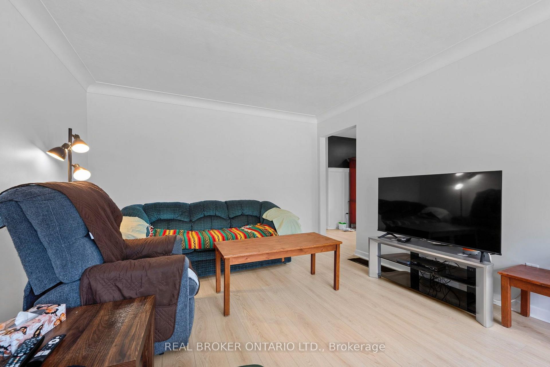 Photo 5 of 23 Homewood Avenue, Norfolk, Simcoe — HOMEH