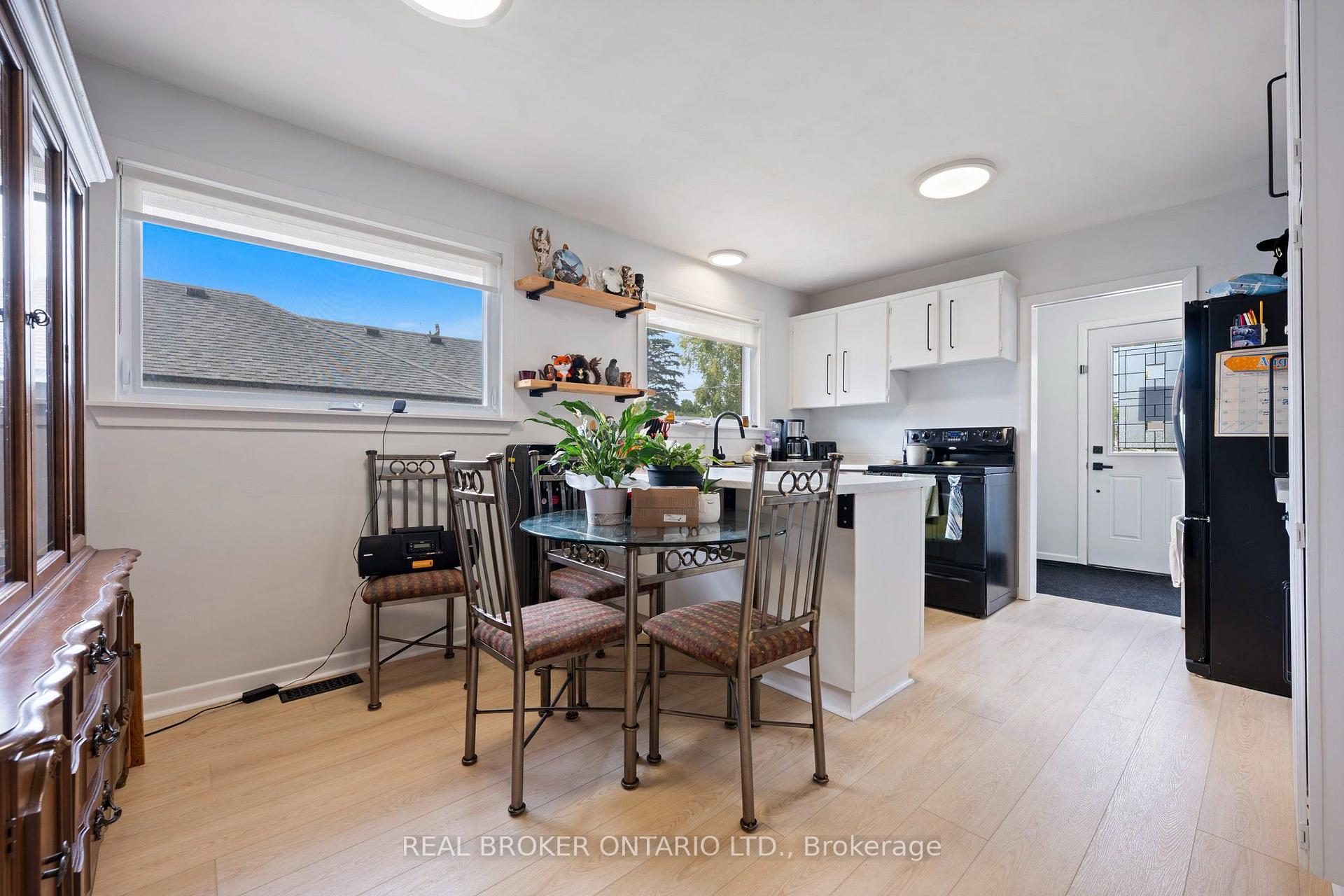 Photo 8 of 23 Homewood Avenue, Norfolk, Simcoe — HOMEH