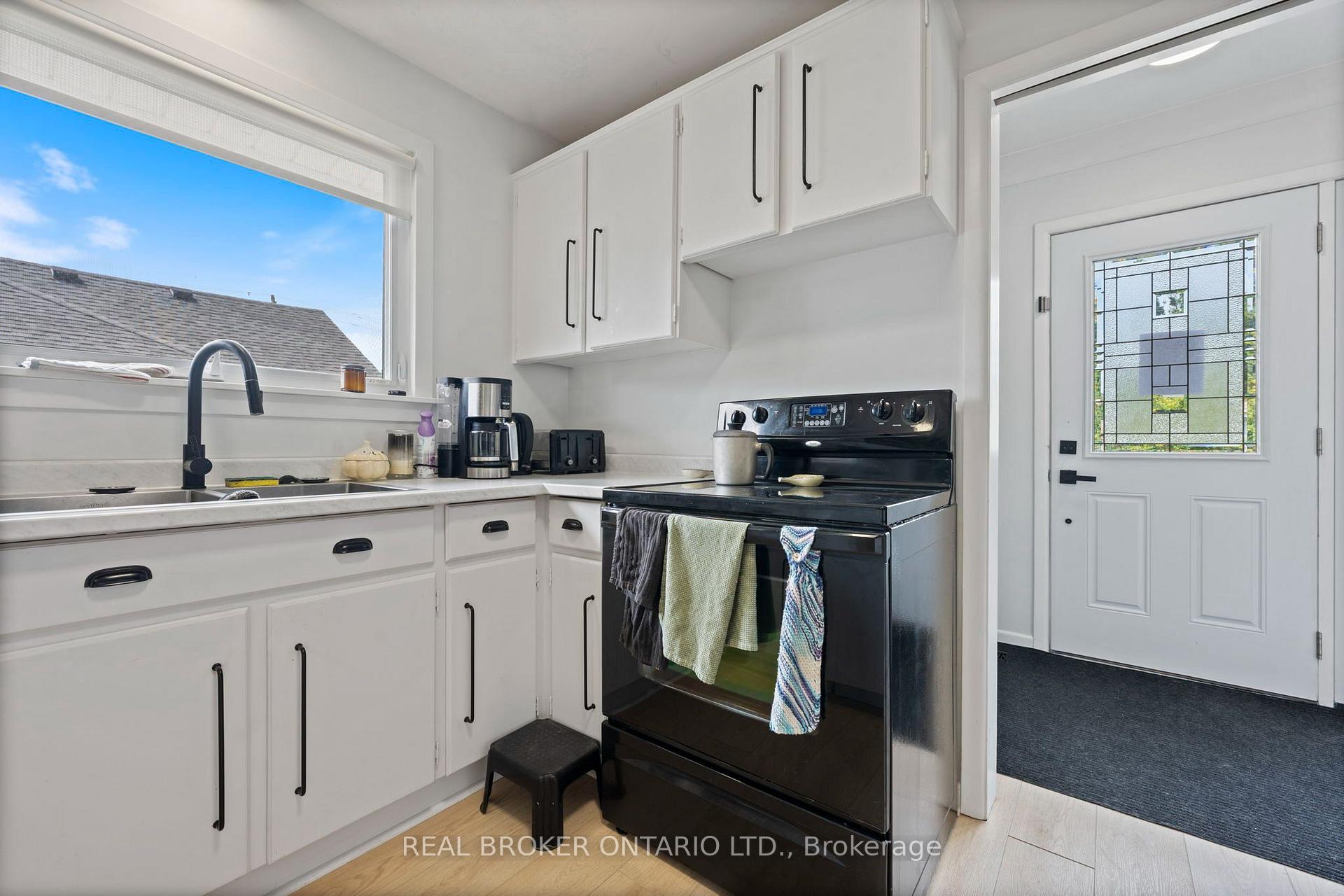 Photo 11 of 23 Homewood Avenue, Norfolk, Simcoe — HOMEH