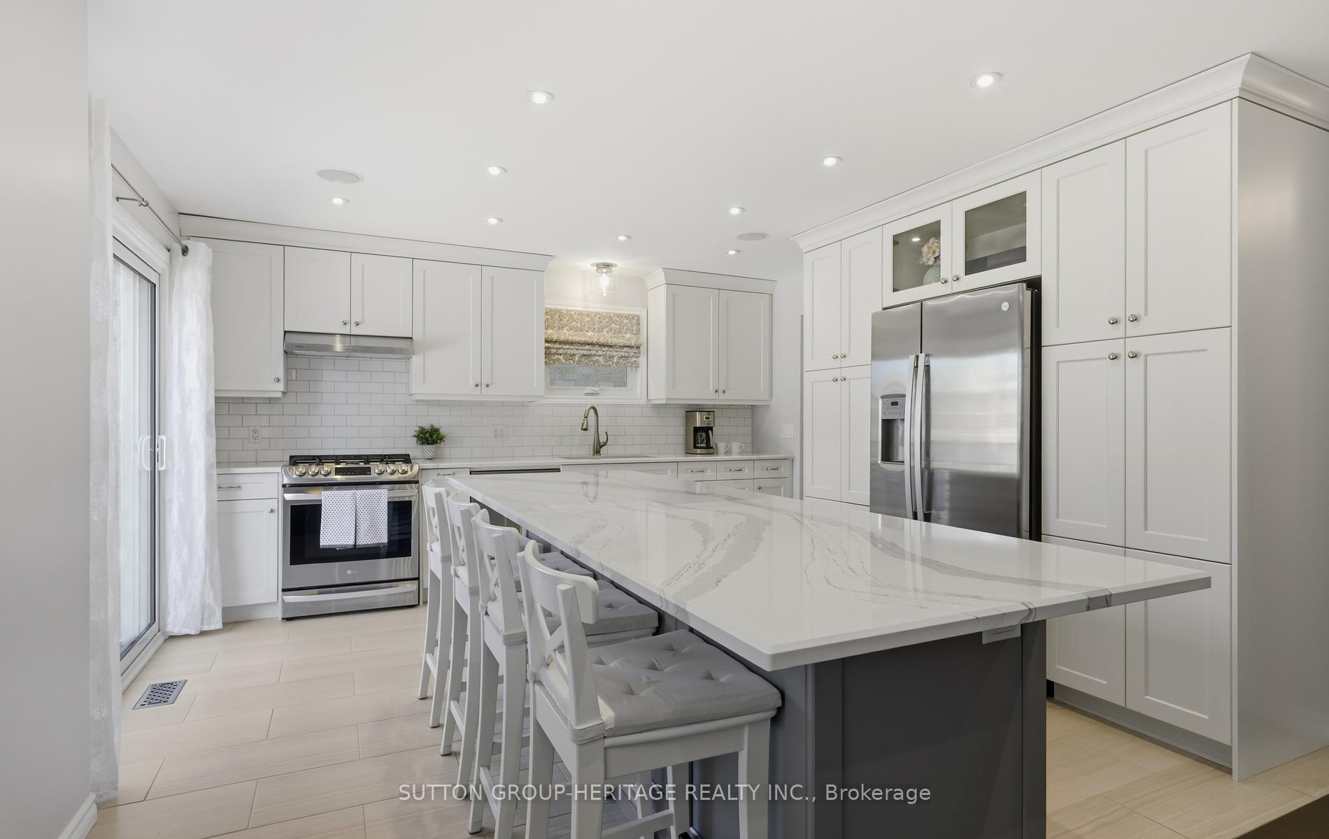 Photo 7 of 664 Eramosa Crescent, Pickering, Amberlea — HOMEH