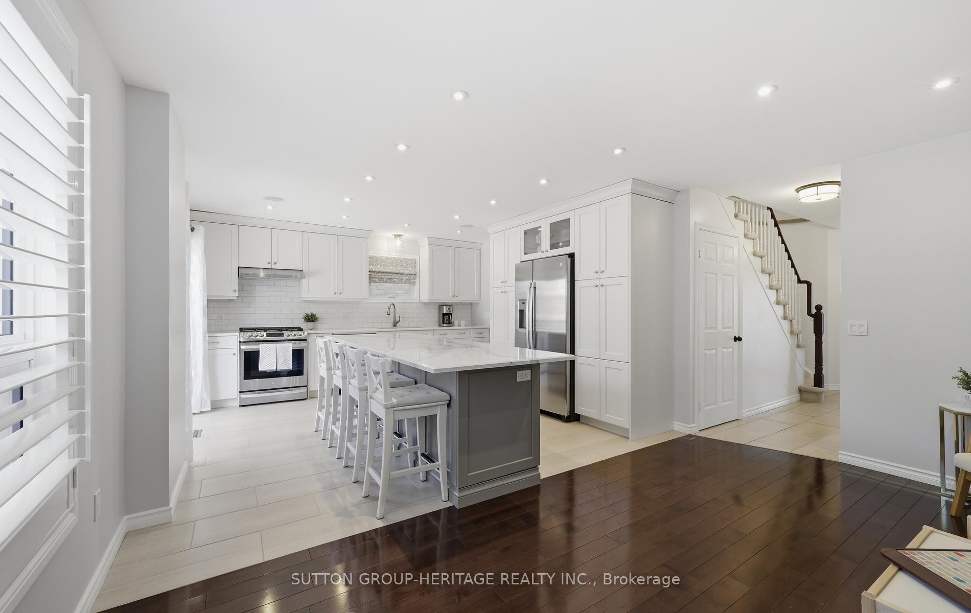 Photo 8 of 664 Eramosa Crescent, Pickering, Amberlea — HOMEH