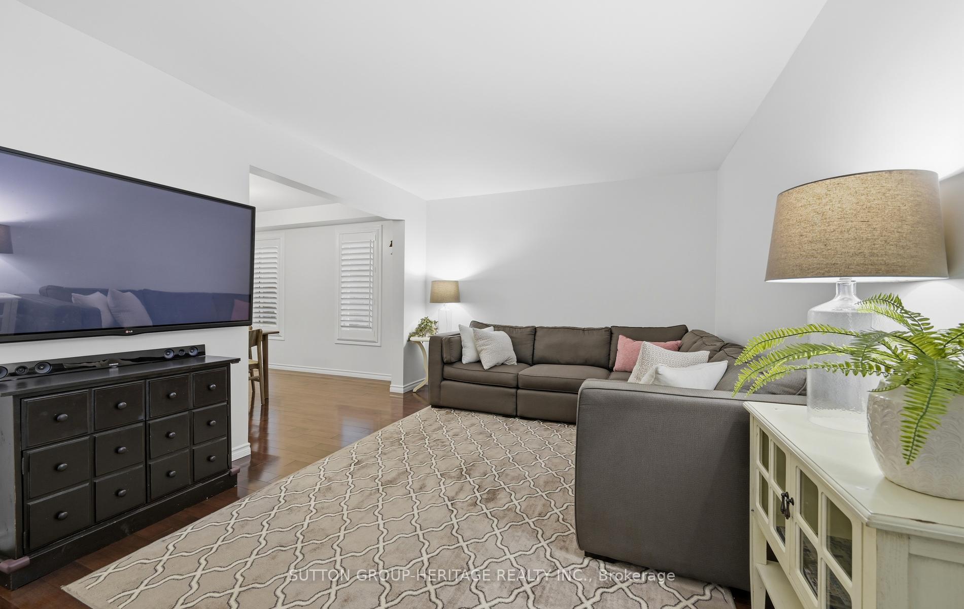Photo 16 of 664 Eramosa Crescent, Pickering, Amberlea — HOMEH