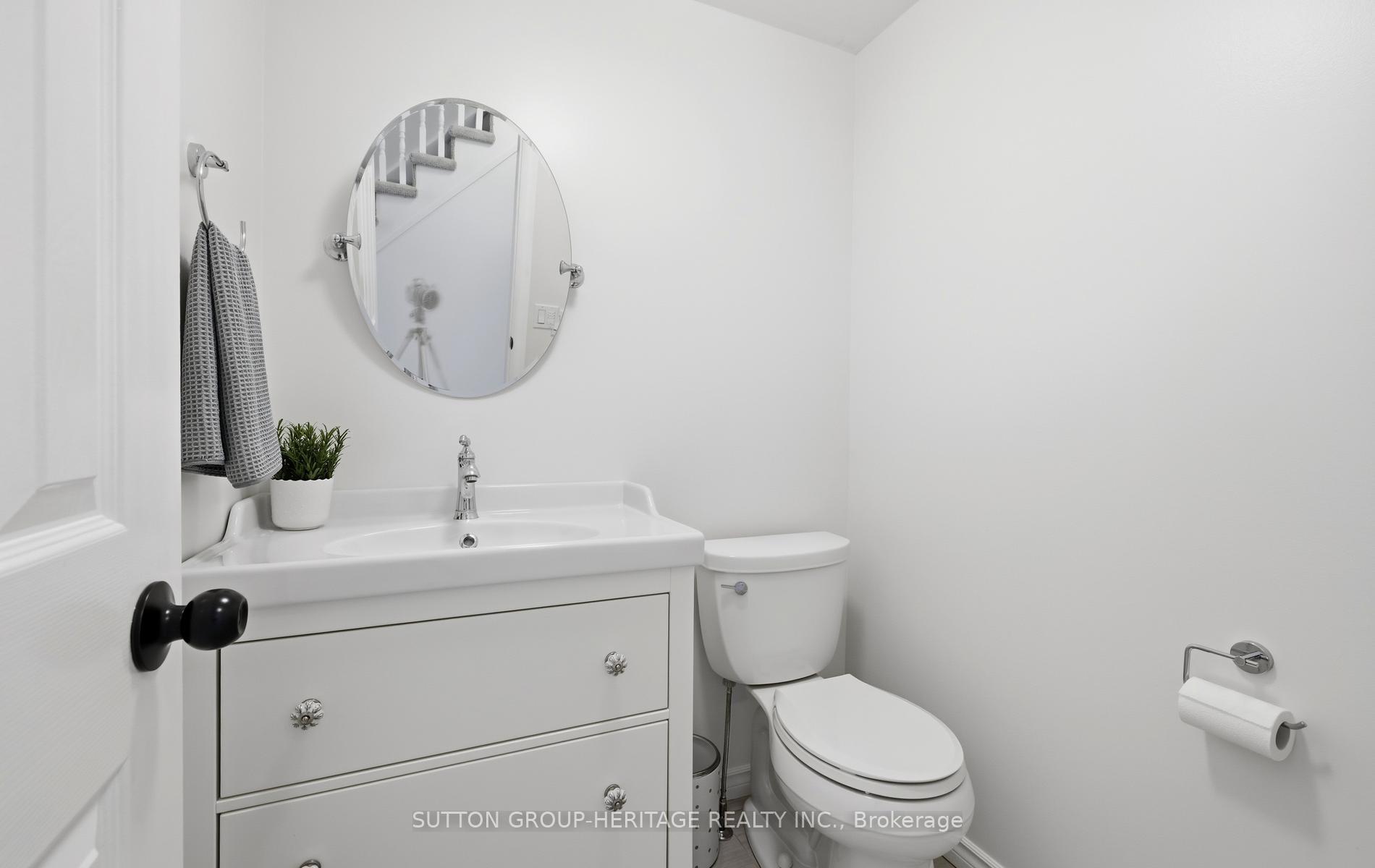 Photo 17 of 664 Eramosa Crescent, Pickering, Amberlea — HOMEH