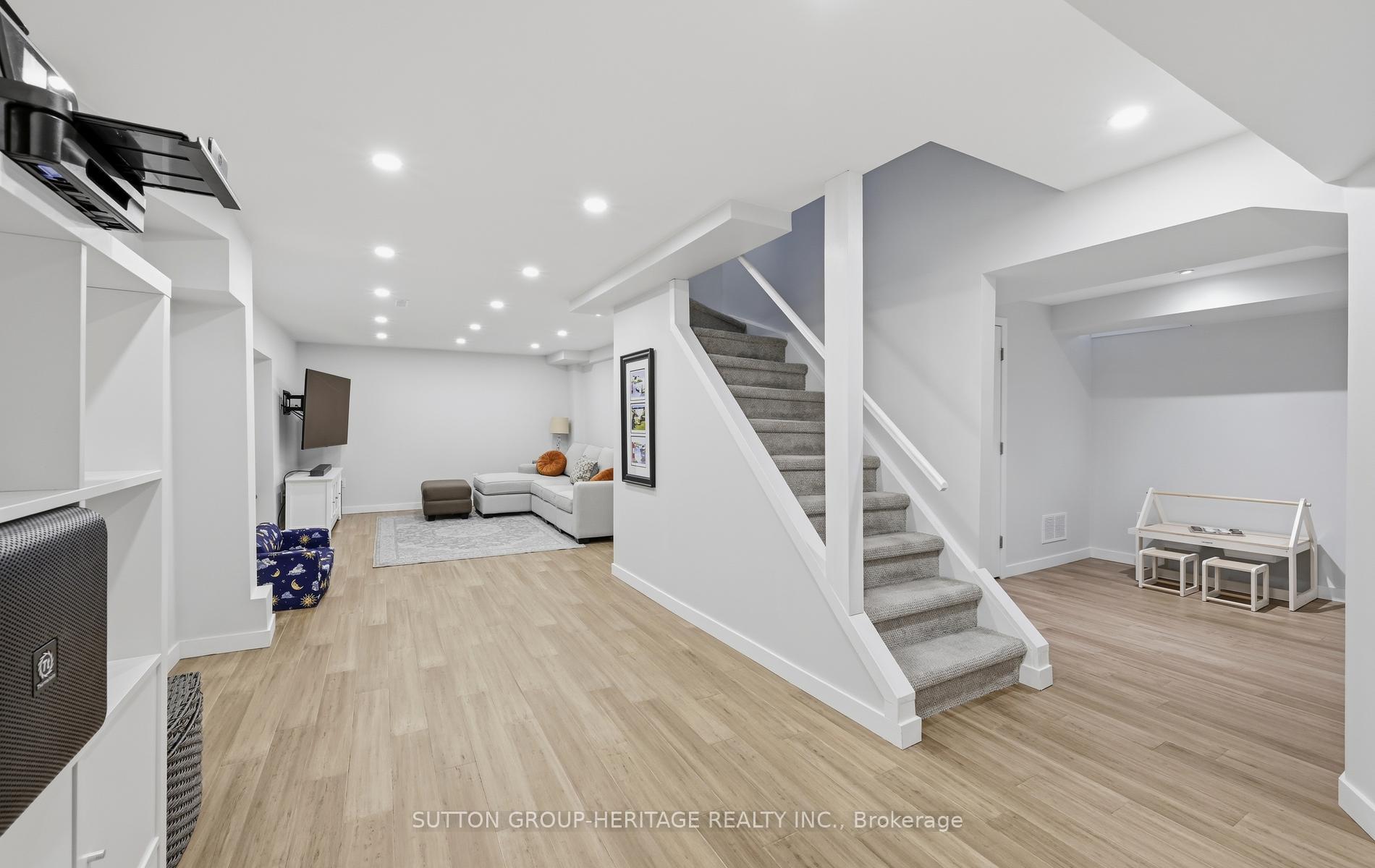 Photo 27 of 664 Eramosa Crescent, Pickering, Amberlea — HOMEH