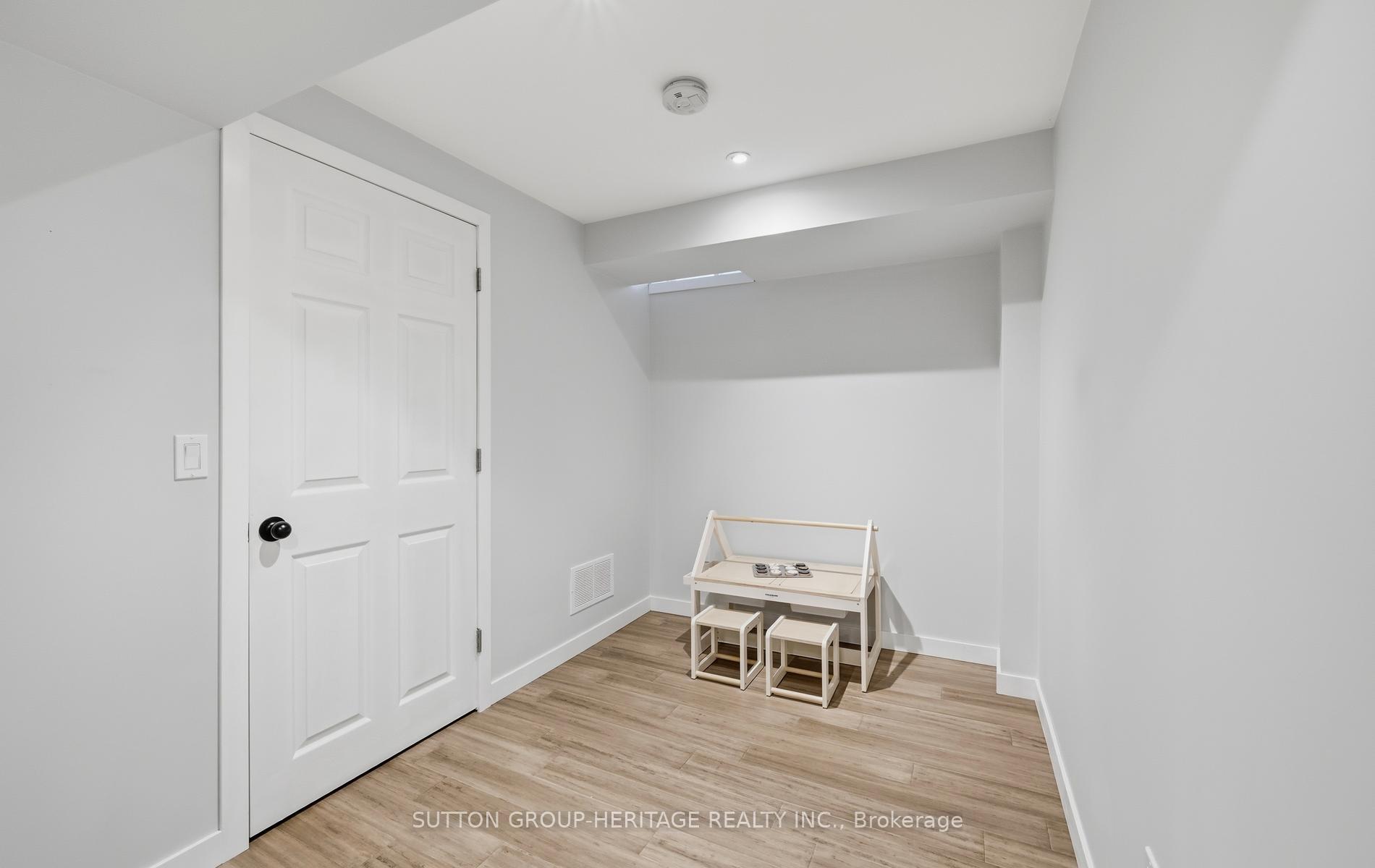 Photo 32 of 664 Eramosa Crescent, Pickering, Amberlea — HOMEH