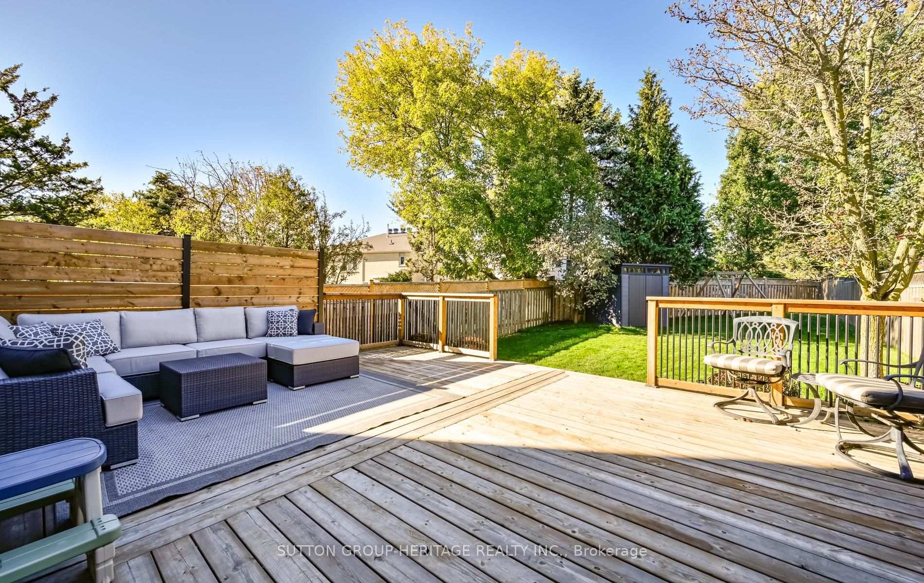 Photo 34 of 664 Eramosa Crescent, Pickering, Amberlea — HOMEH