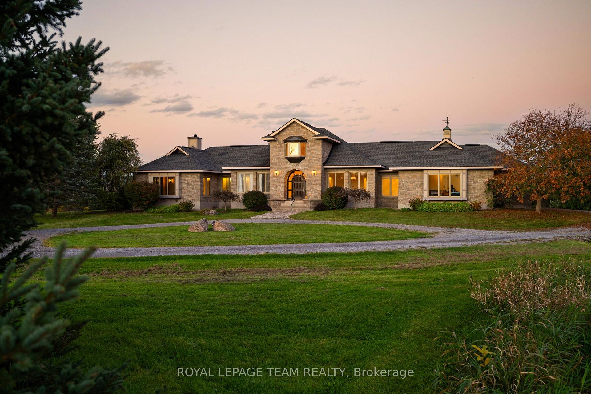 Photo of 285 Pinhey Point Road