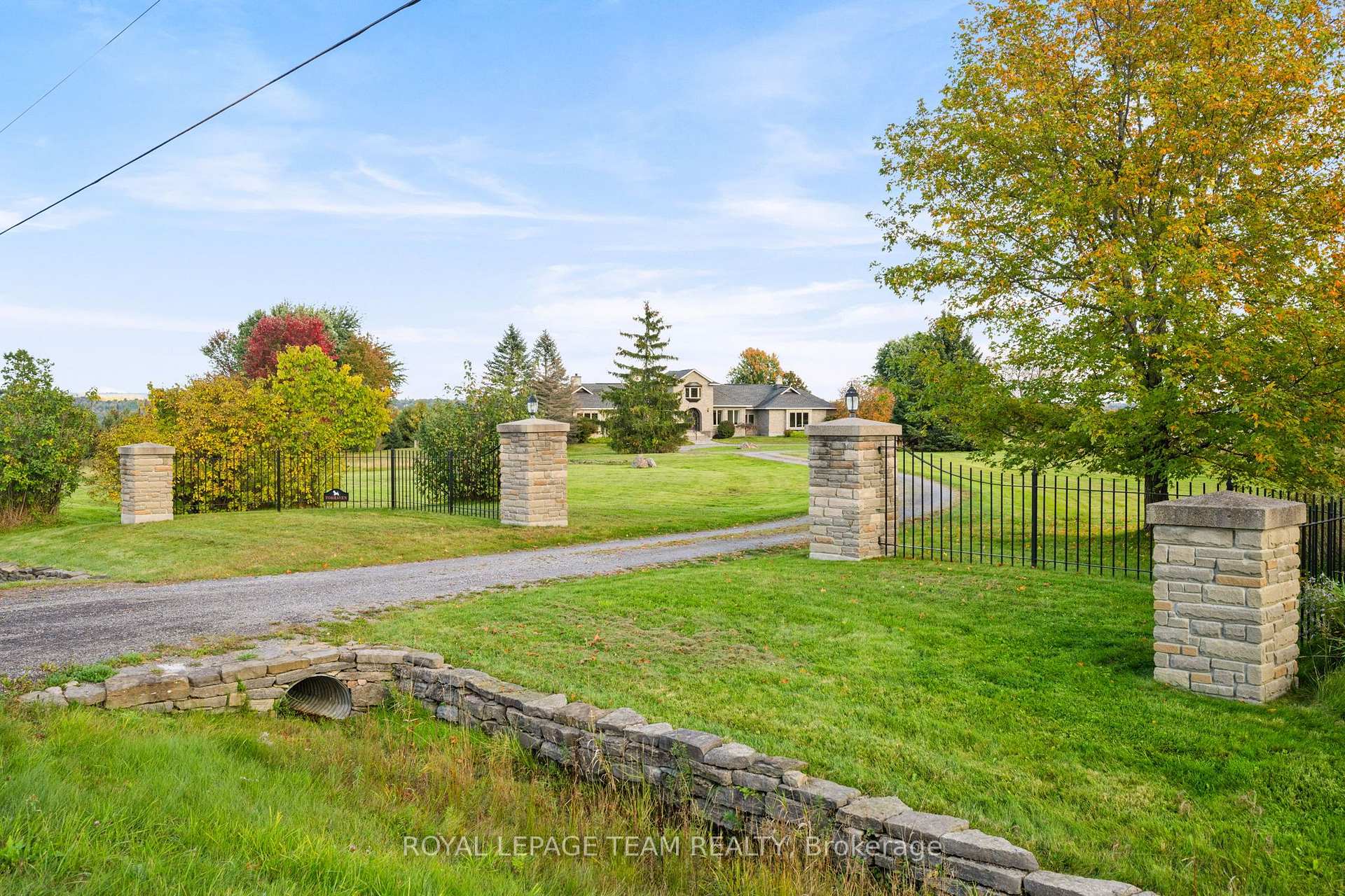 Photo 4 of 285 Pinhey Point Road, Ottawa, Kanata - Kanata (North East) — HOMEH