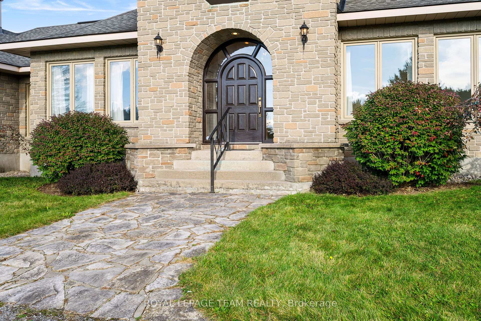 Photo 6 of 285 Pinhey Point Road, Ottawa, Kanata - Kanata (North East) — HOMEH
