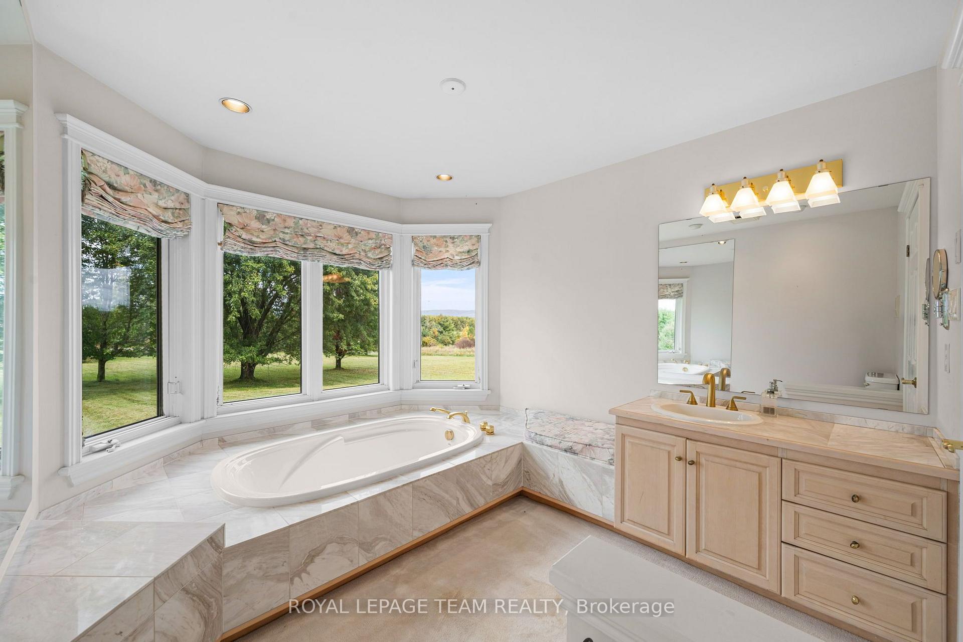 Photo 20 of 285 Pinhey Point Road, Ottawa, Kanata - Kanata (North East) — HOMEH