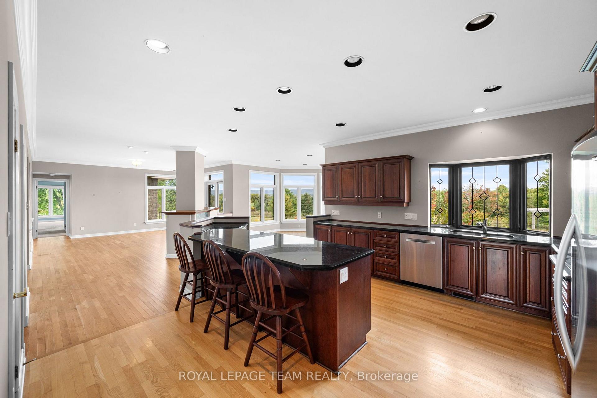 Photo 31 of 285 Pinhey Point Road, Ottawa, Kanata - Kanata (North East) — HOMEH