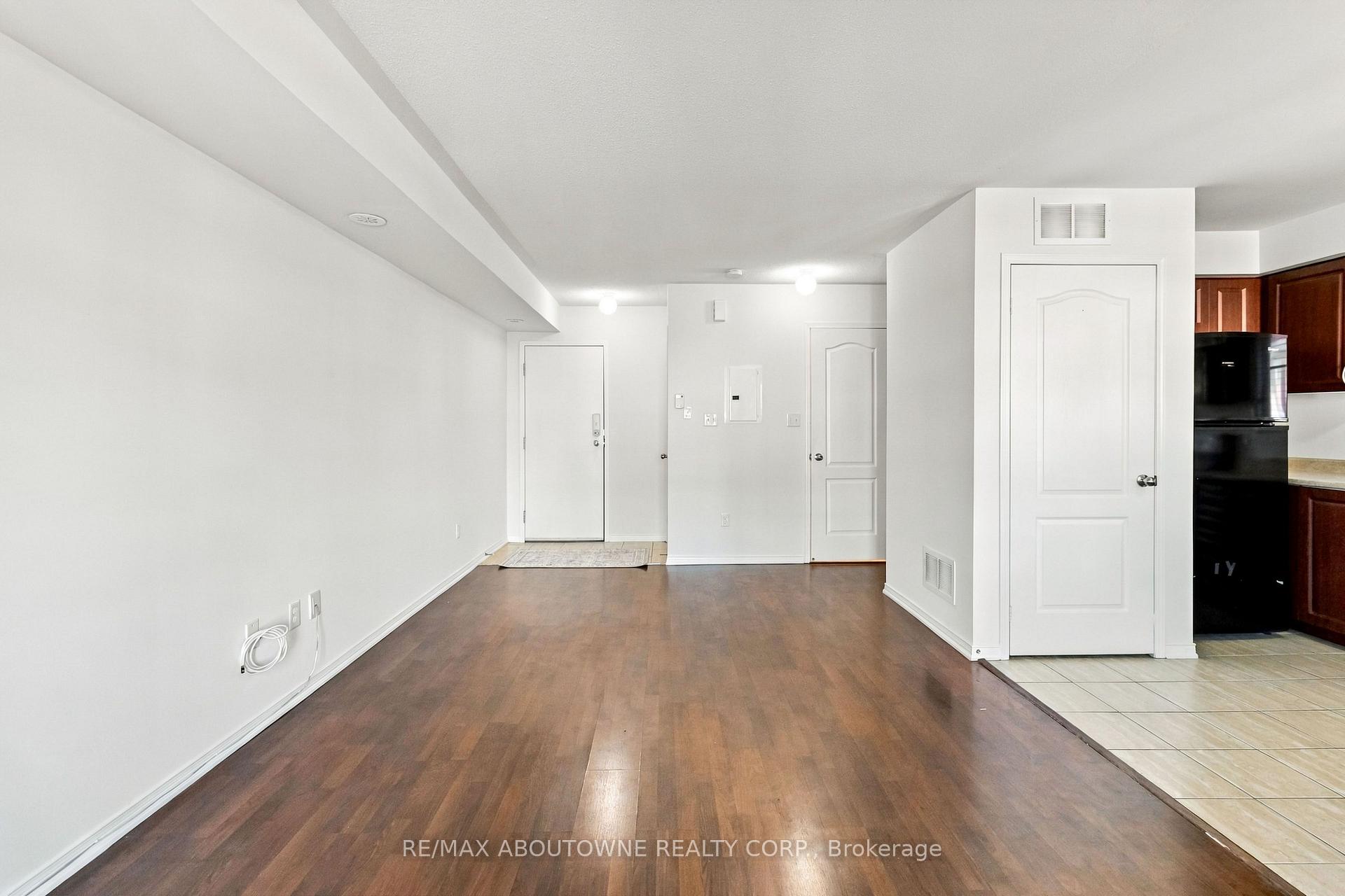 Photo 6 of Unit 14, 43 Hays Boulevard, Oakville, River Oaks — HOMEH