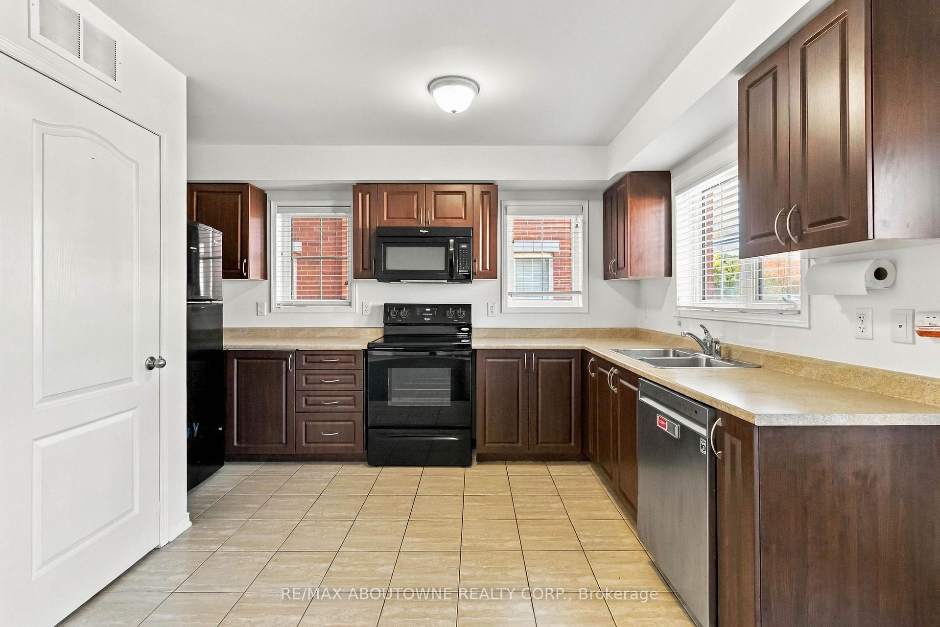 Photo 10 of Unit 14, 43 Hays Boulevard, Oakville, River Oaks — HOMEH