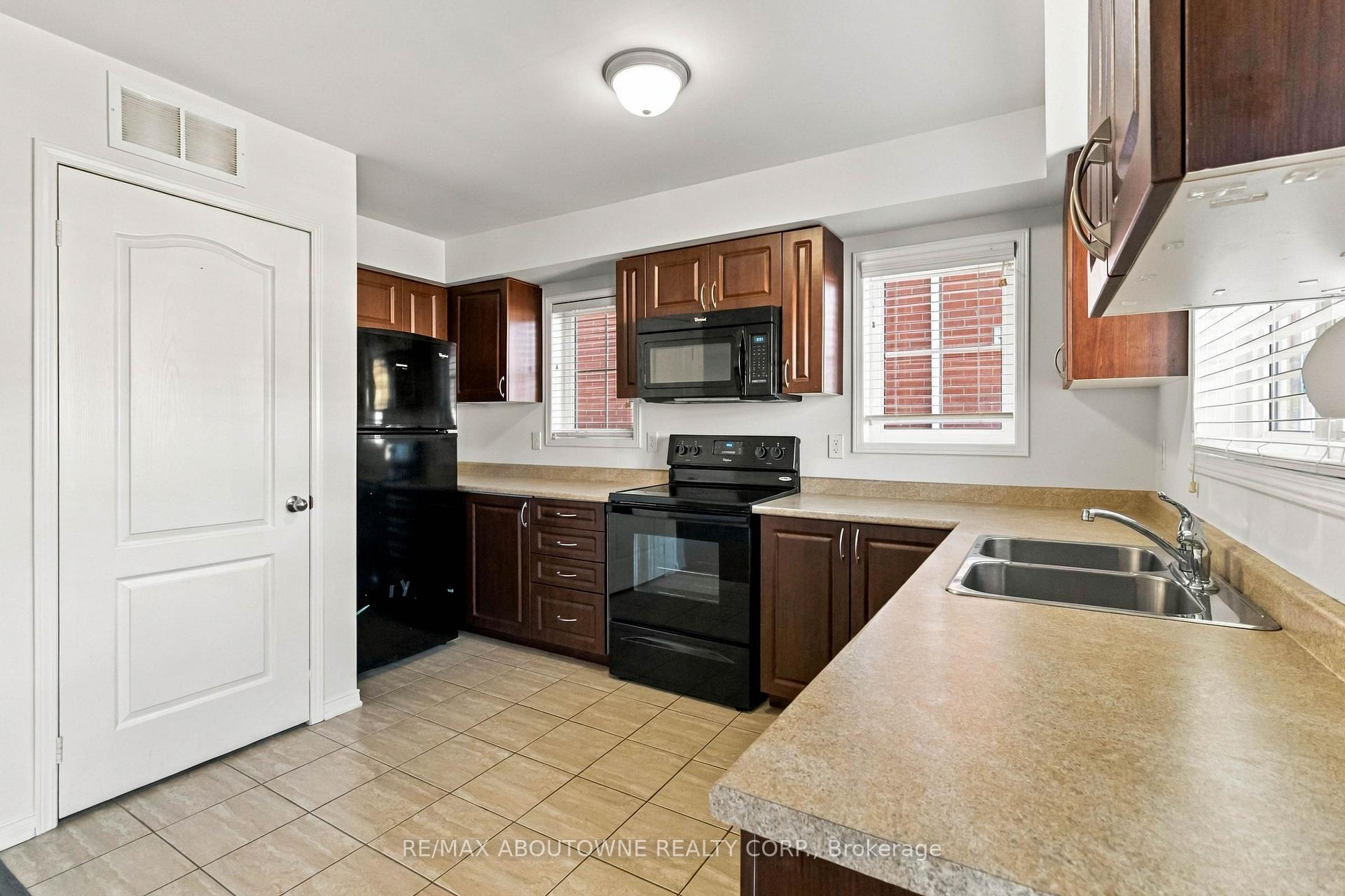 Photo 11 of Unit 14, 43 Hays Boulevard, Oakville, River Oaks — HOMEH