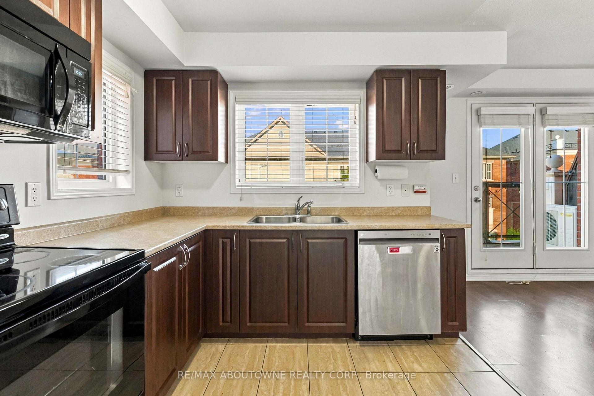 Photo 12 of Unit 14, 43 Hays Boulevard, Oakville, River Oaks — HOMEH