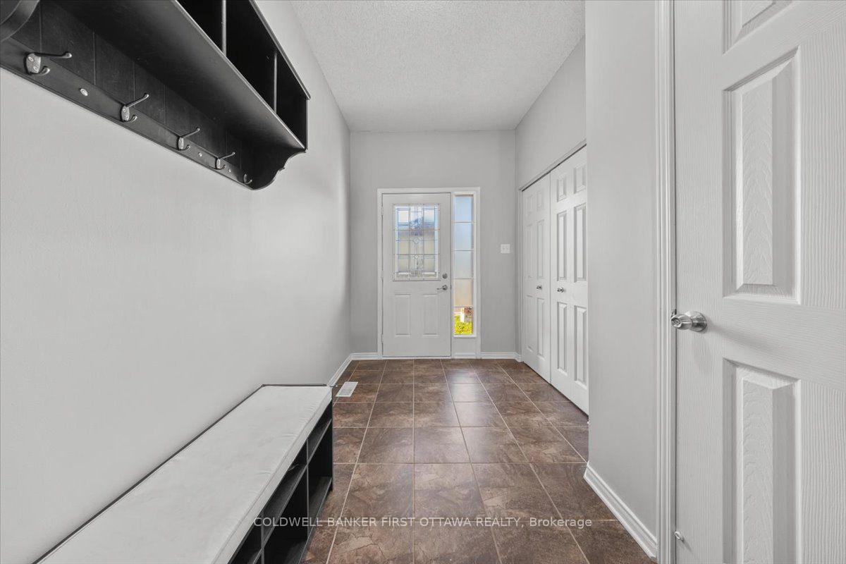 Photo 3 of 132 Maravista Drive, Ottawa, Barrhaven - Cedargrove/Fraserdale — HOMEH