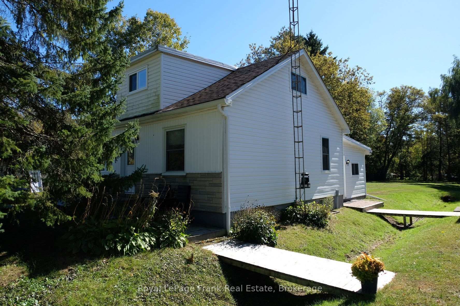 Photo 6 of 3820 Trulls Road, Clarington, Courtice — HOMEH