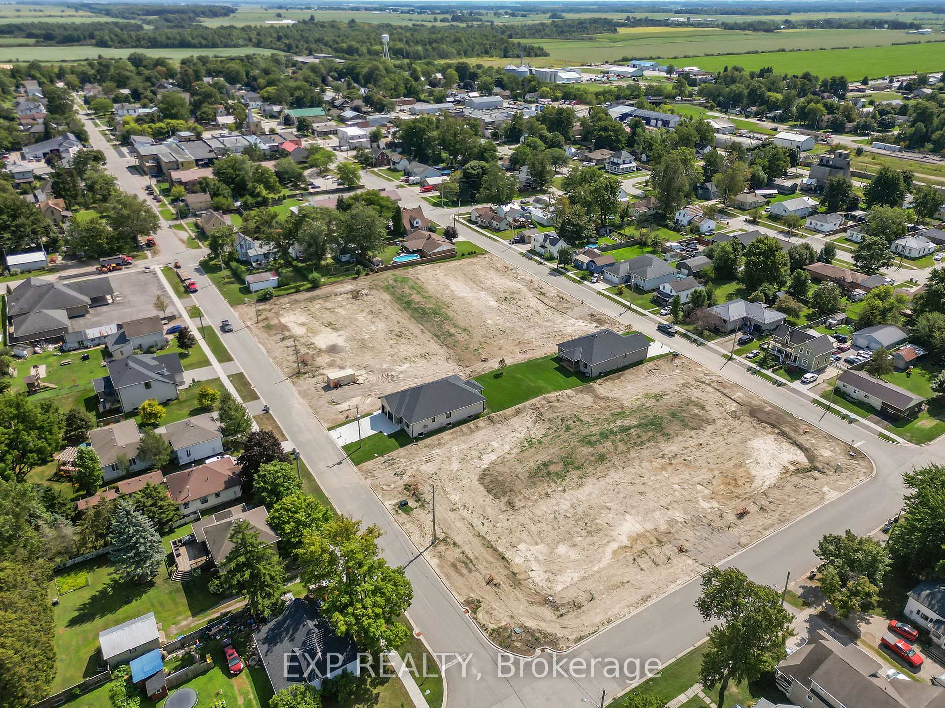 Photo 2 of 409 Ontario Street, Warwick, Watford — HOMEH