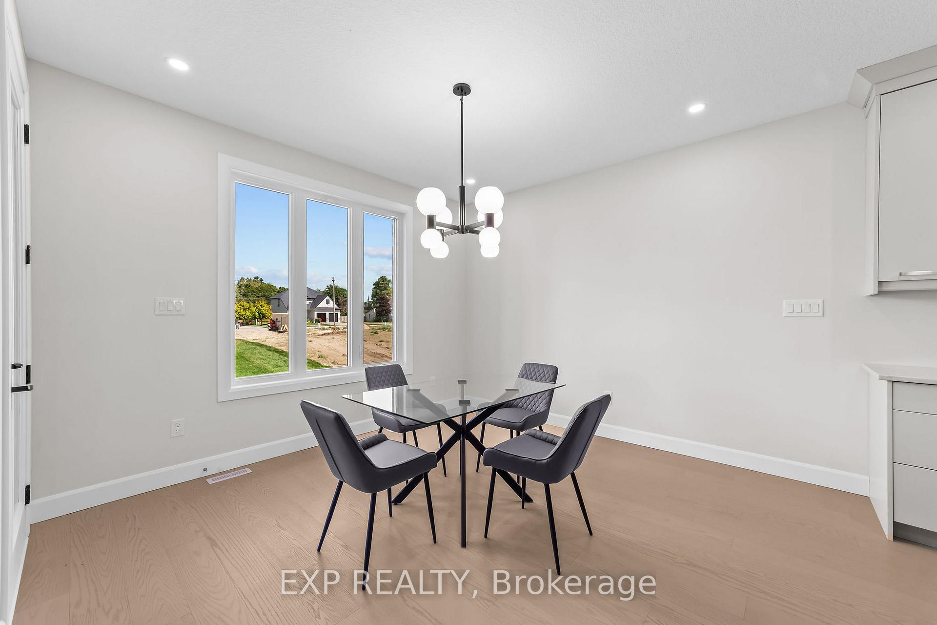 Photo 8 of 409 Ontario Street, Warwick, Watford — HOMEH